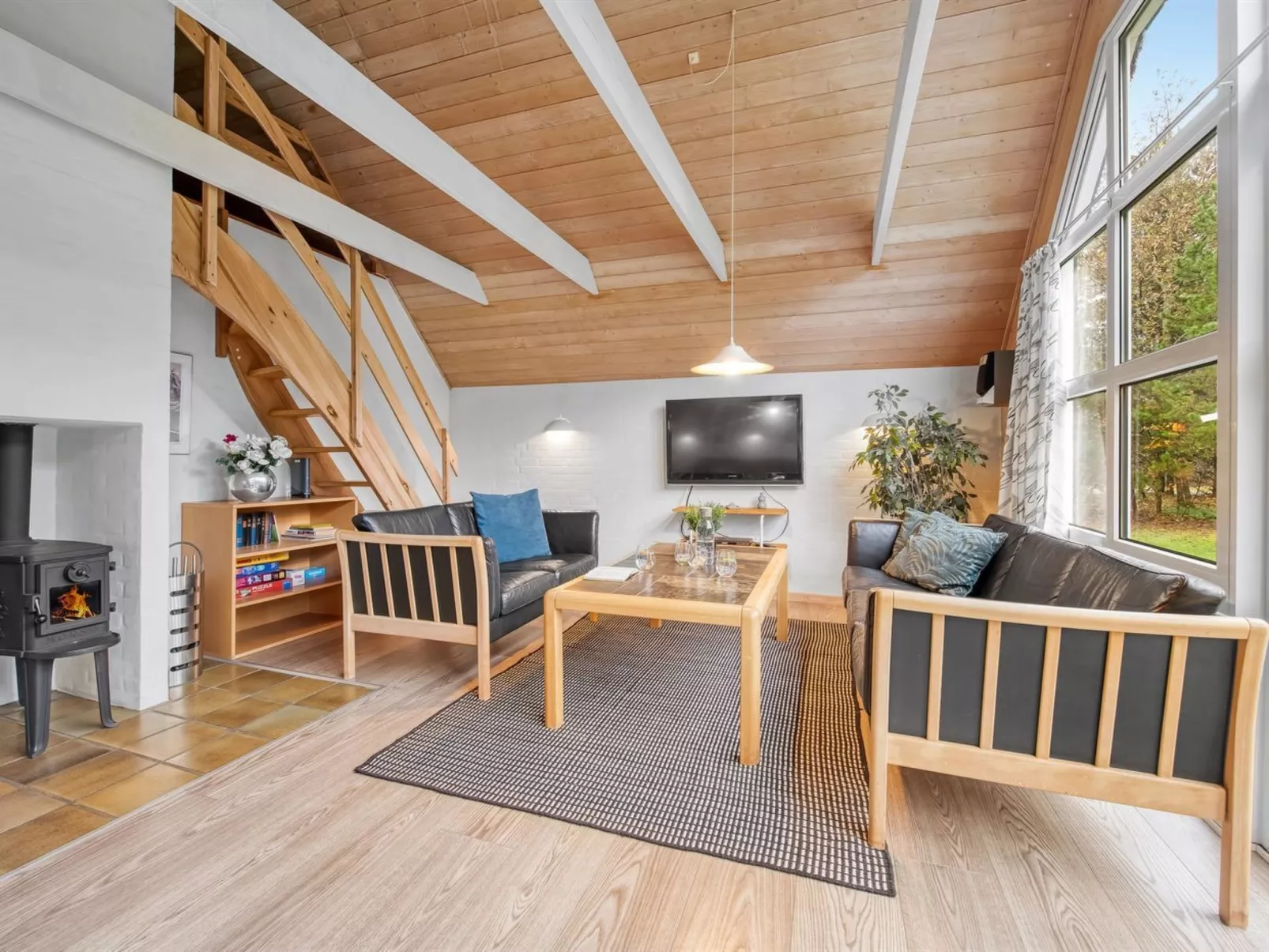 "Dorris" - 4.3km from the sea-Inside
