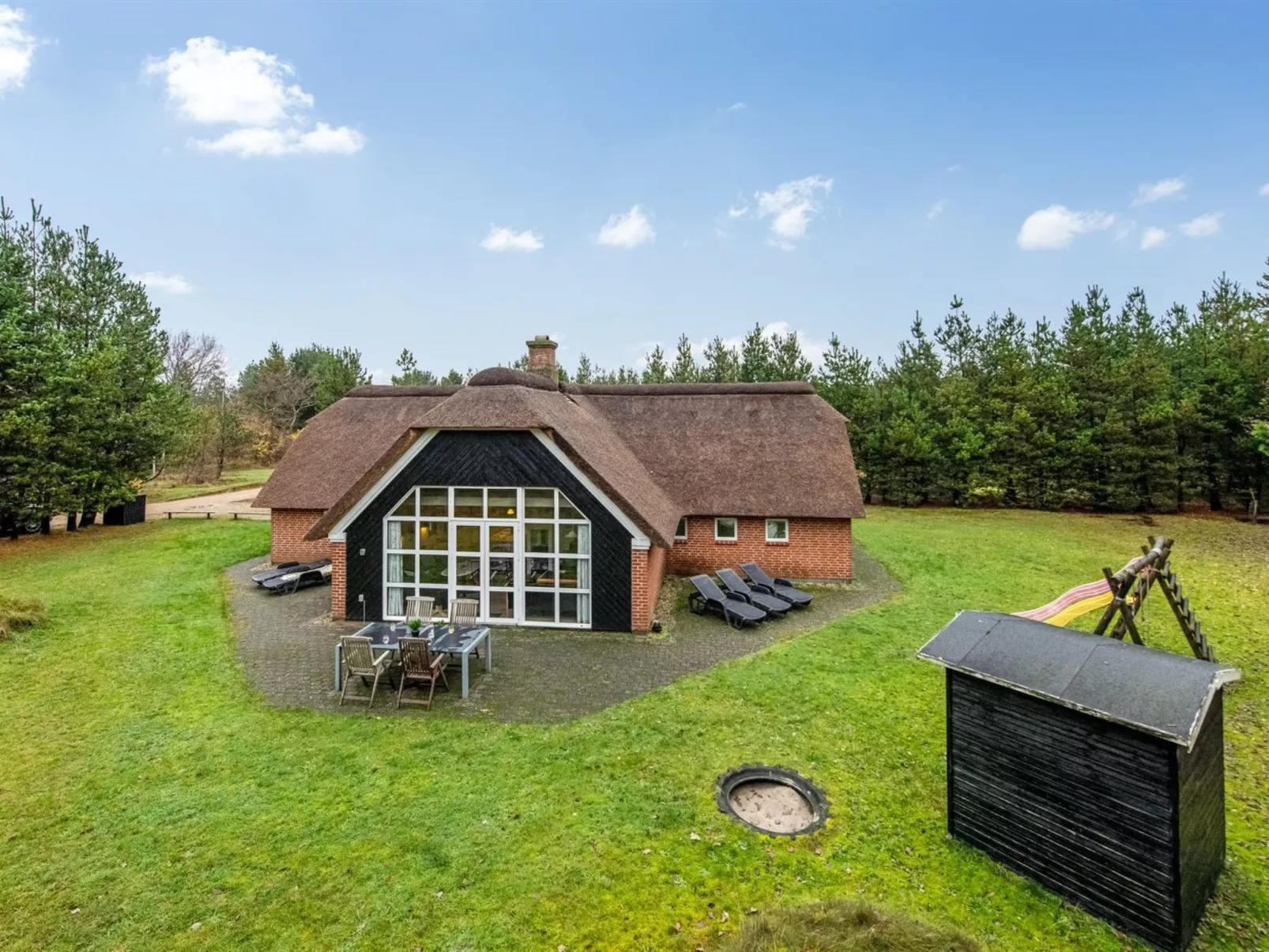 "Dorris" - 4.3km from the sea-Outside