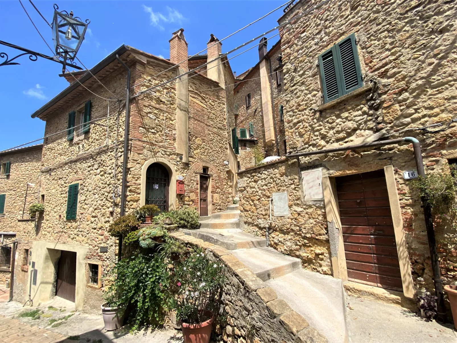 Domus Mariae-Outside