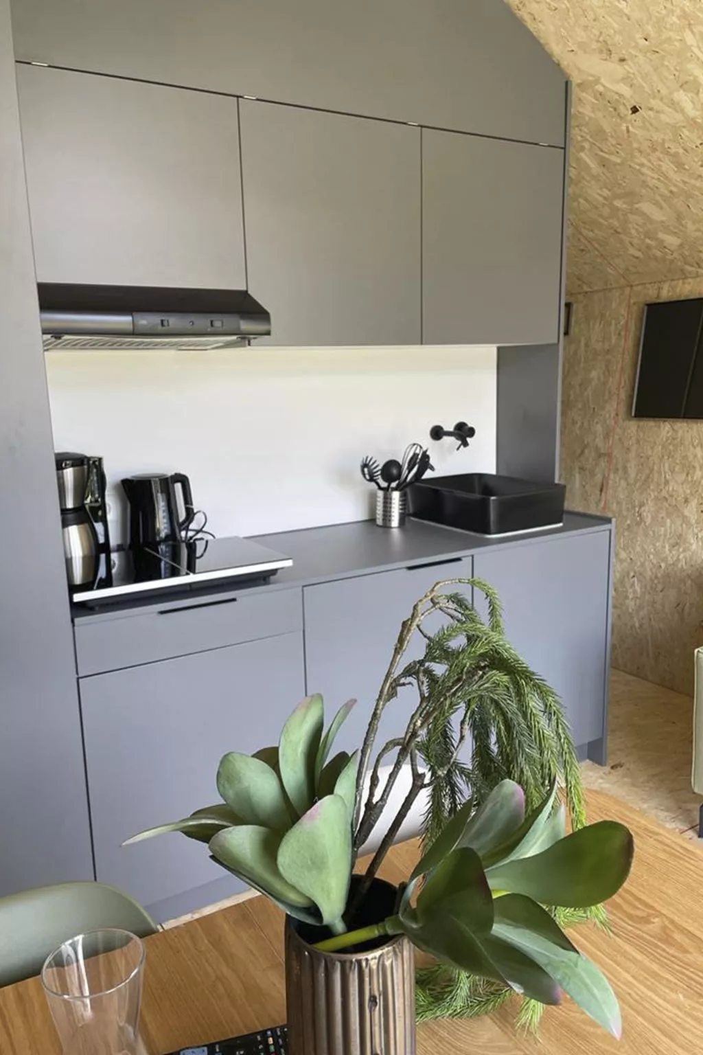 Tiny House Solo Retreat 4-Inside
