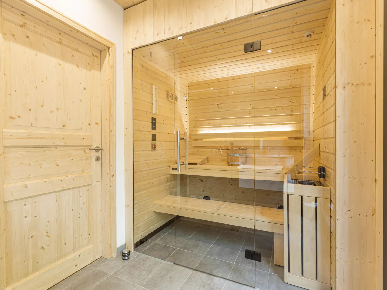 Penthouse # 2b mit Sauna&Außenbadewanne-Inside