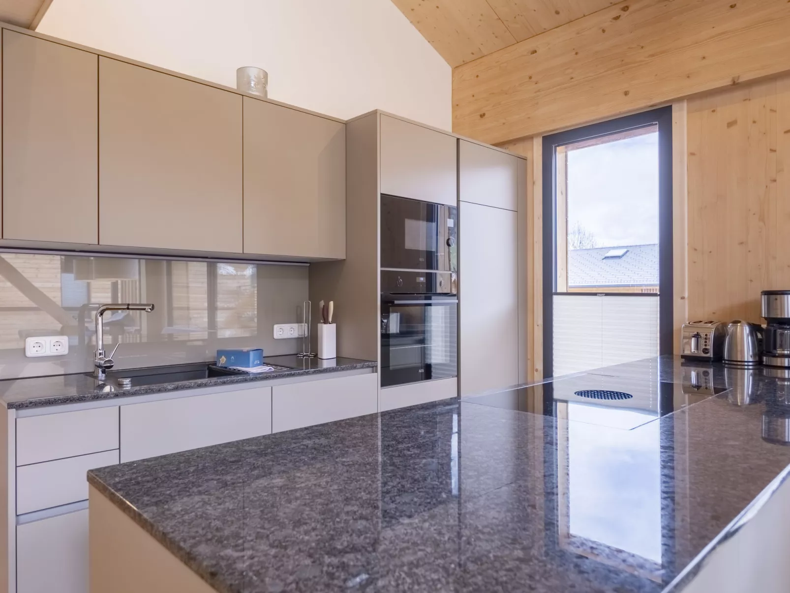 Penthouse # 2c mit Sauna&Außenbadewanne-Drinnen