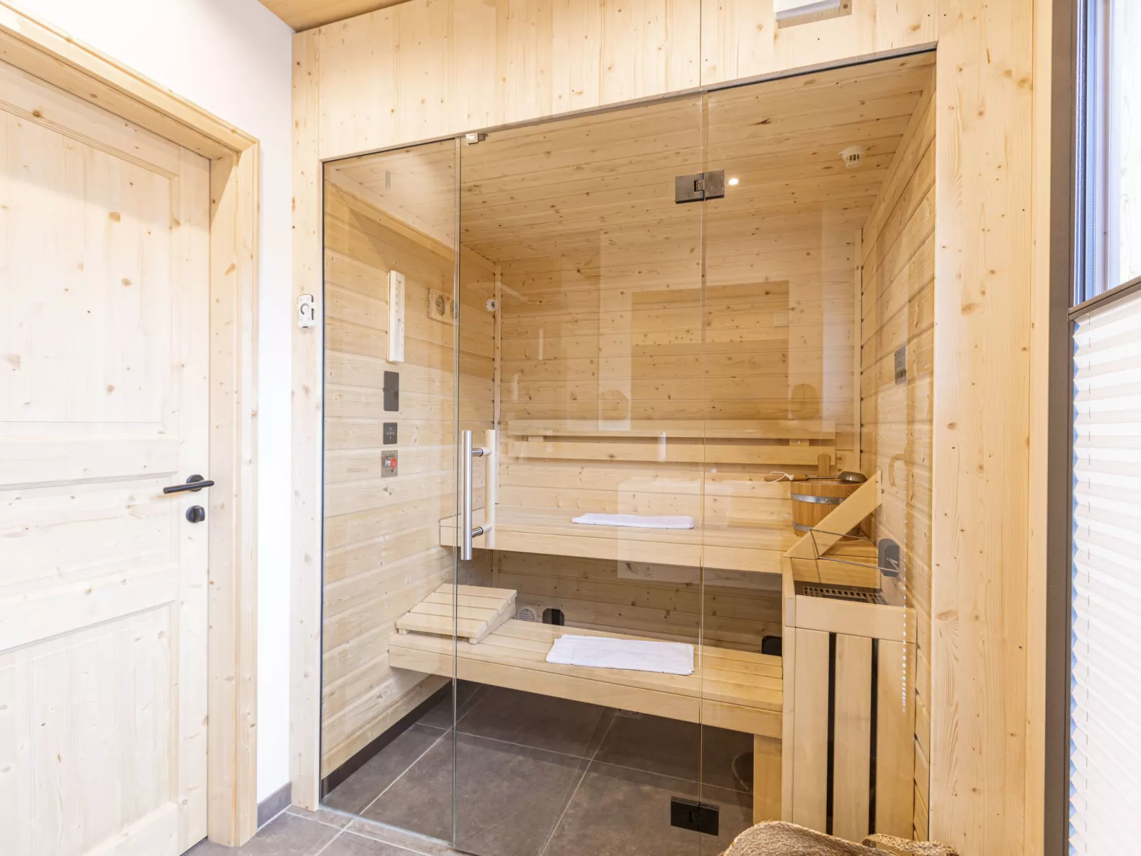 Penthouse # 4b mit Sauna&Außenbadewanne-Inside