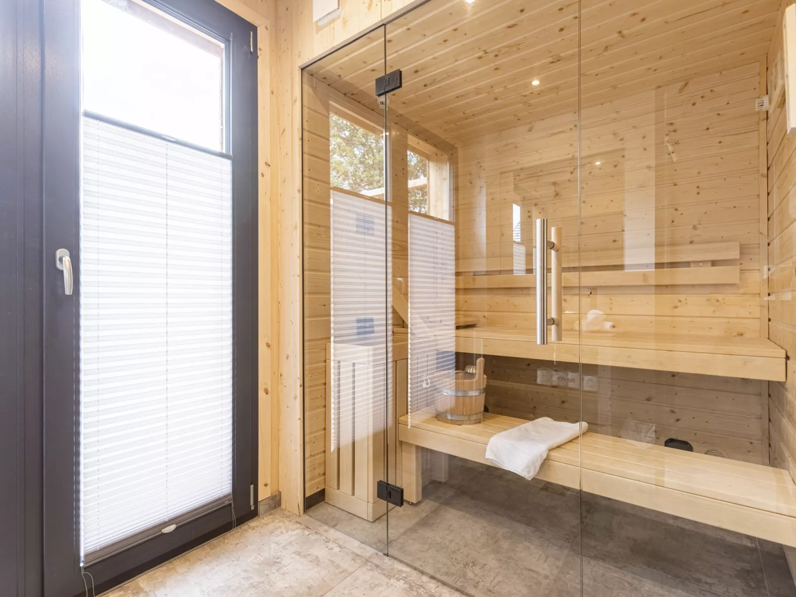 Penthouse # 4c mit Sauna&Außenbadewanne-Inside