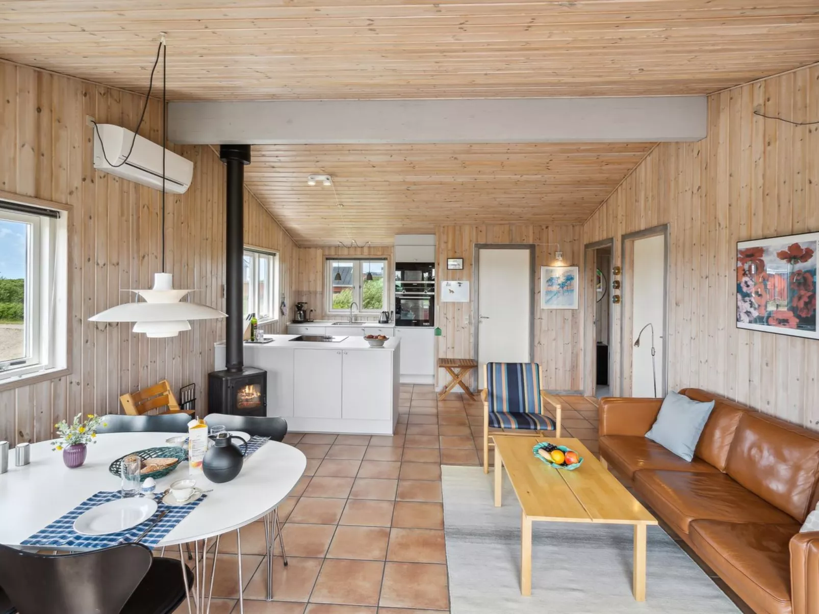 "Fiona" - 800m from the sea-Inside