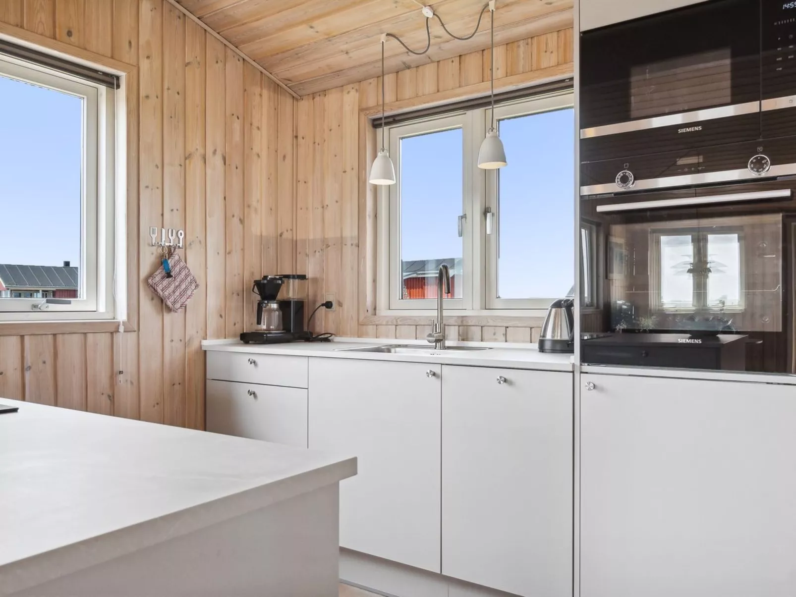 "Fiona" - 800m from the sea-Inside