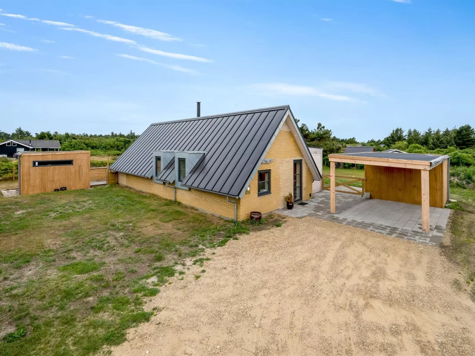 "Thorid" - 800m from the sea-Outside