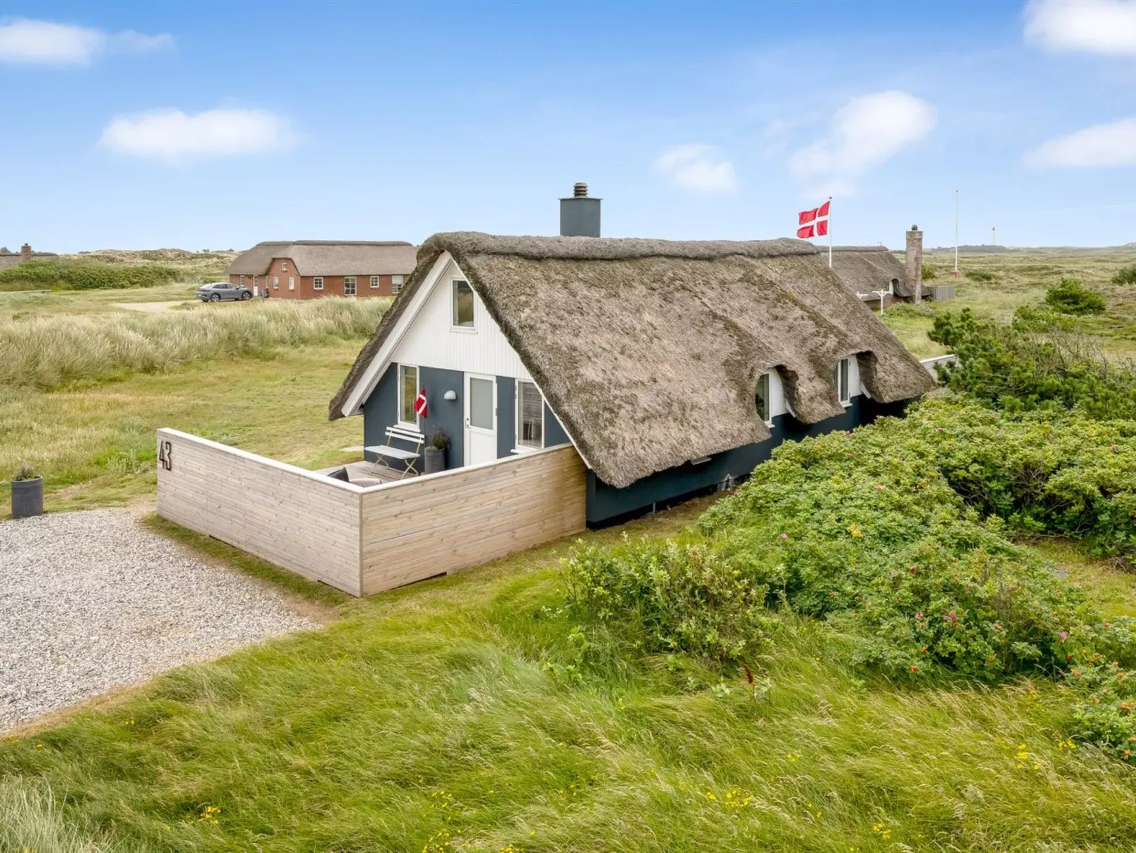 "Hen" - 400m from the sea-Outside
