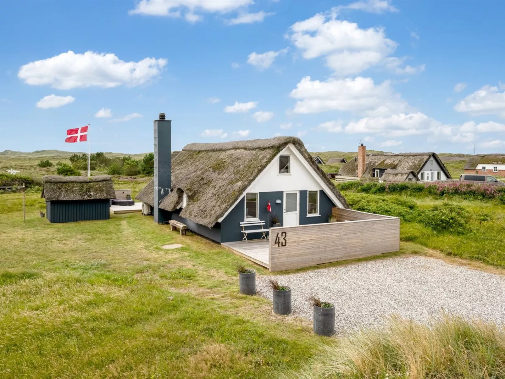 "Hen" - 400m from the sea-Outside