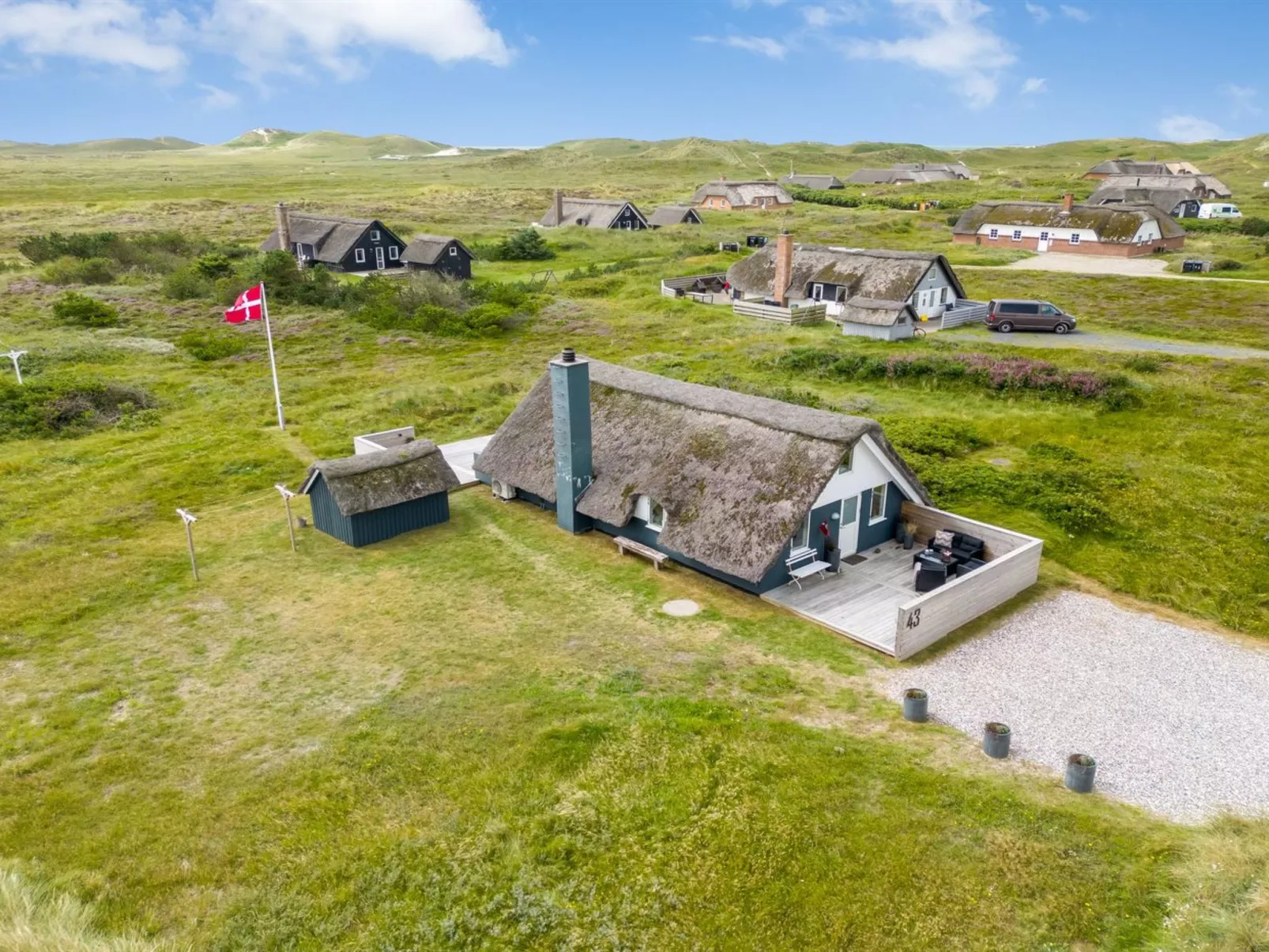 "Hen" - 400m from the sea-Outside