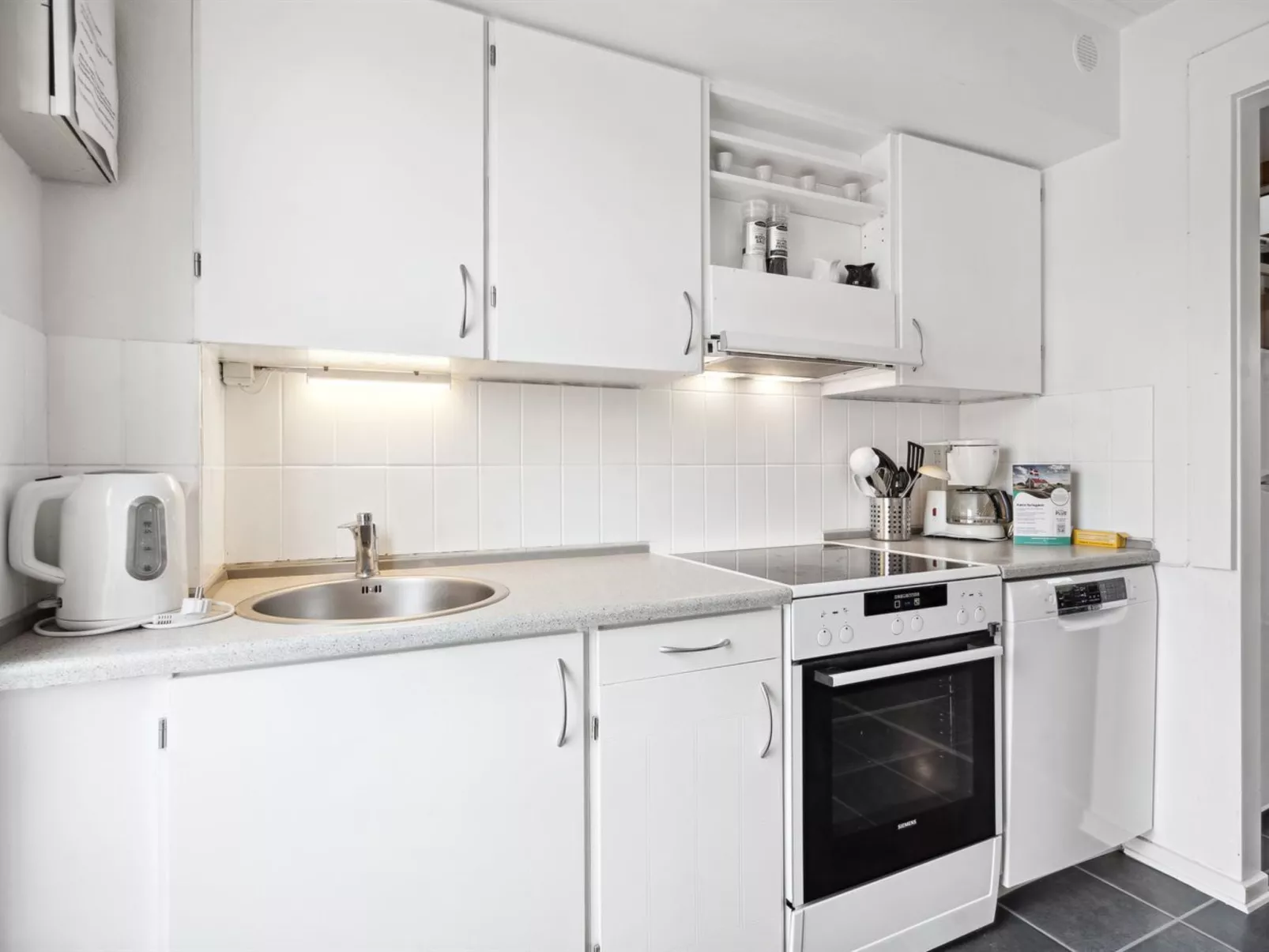 "Edly" - 2.3km from the sea-Inside