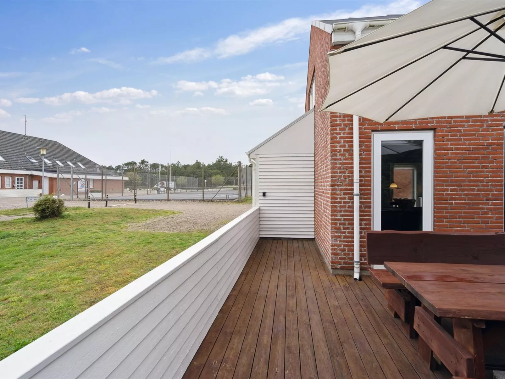 "Edly" - 2.3km from the sea-Outside