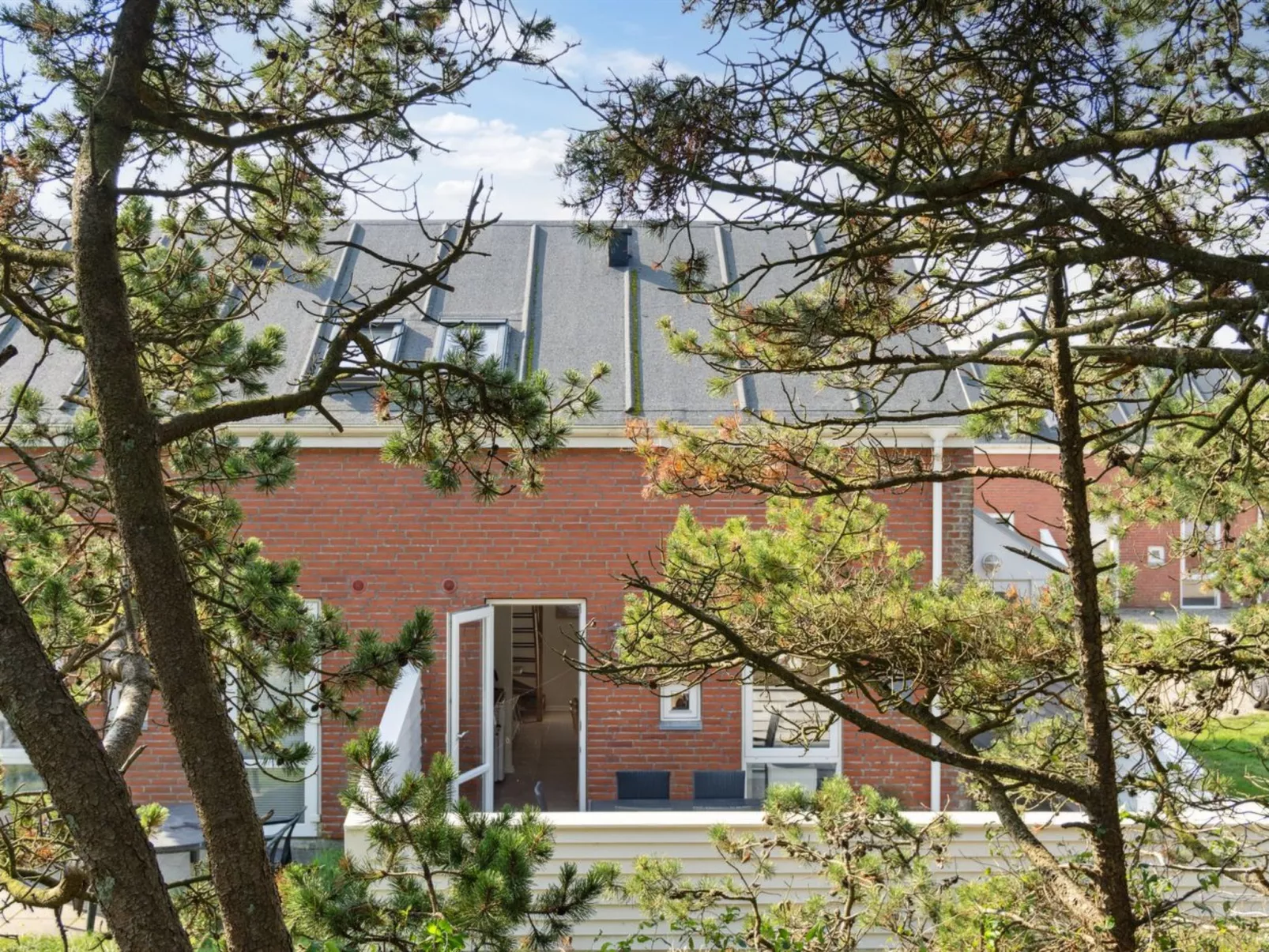 "Byriel" - 2.3km from the sea-Outside