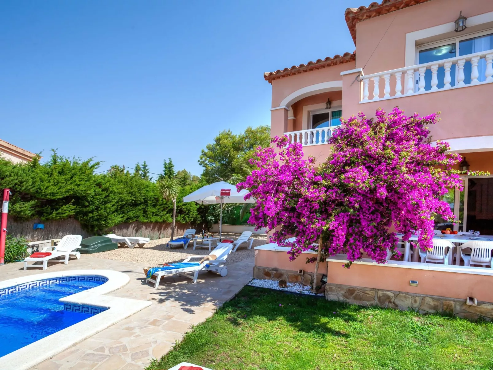 Villa Paraiso-Outside