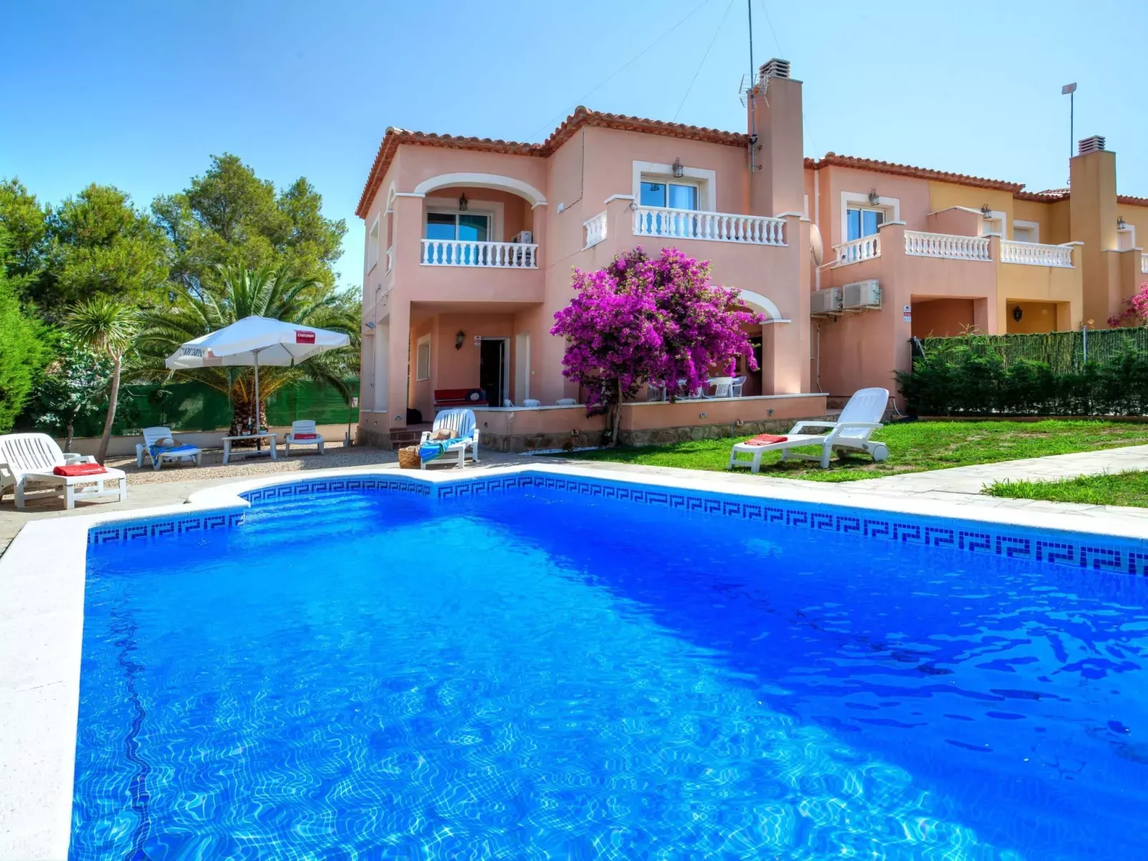 Villa Paraiso-Outside