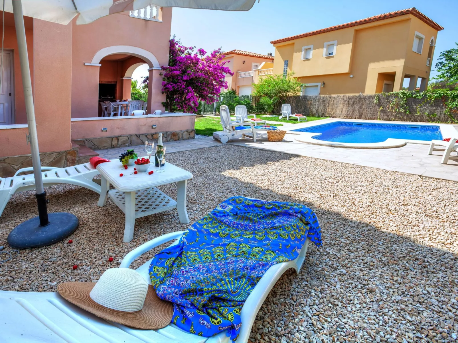 Villa Paraiso-Outside