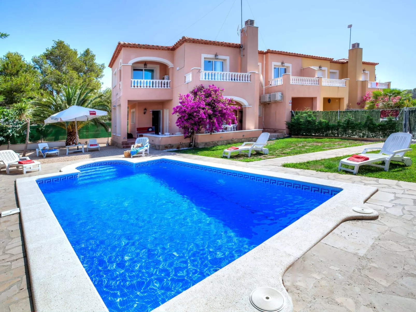 Villa Paraiso-Outside