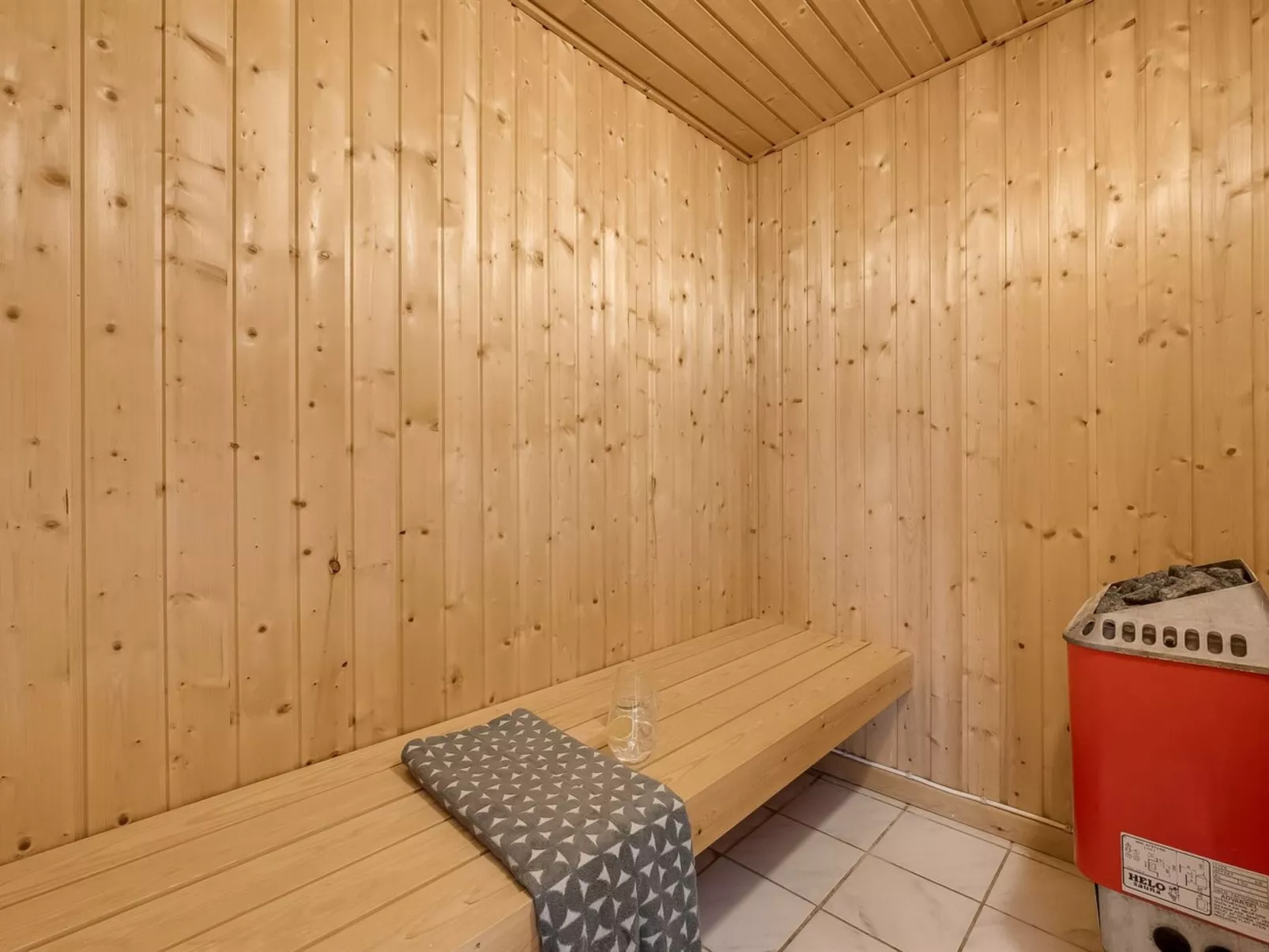 "Finne" - 800m from the sea-Inside