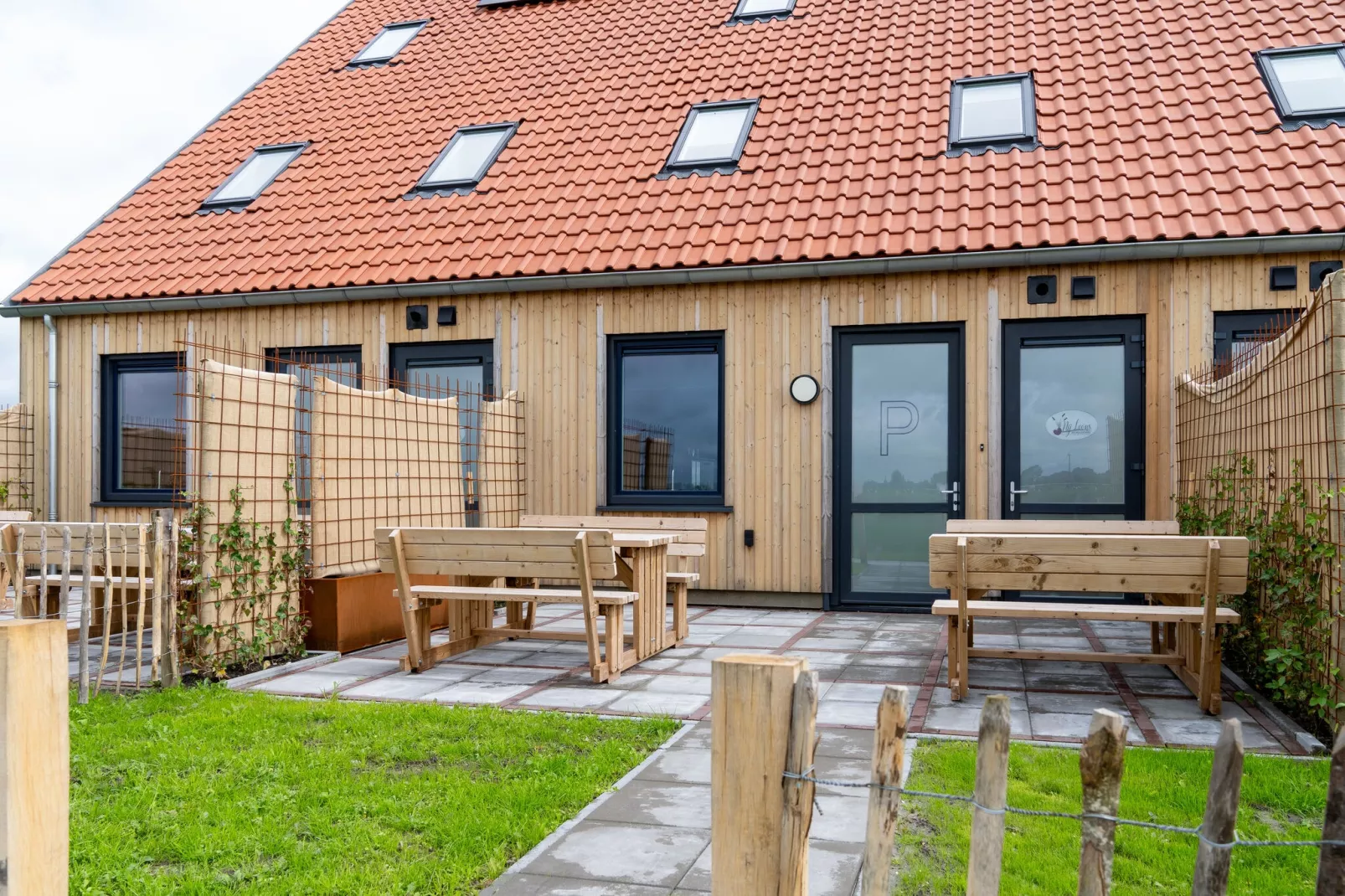 Friese Villa 7 in Leons-Gardens summer