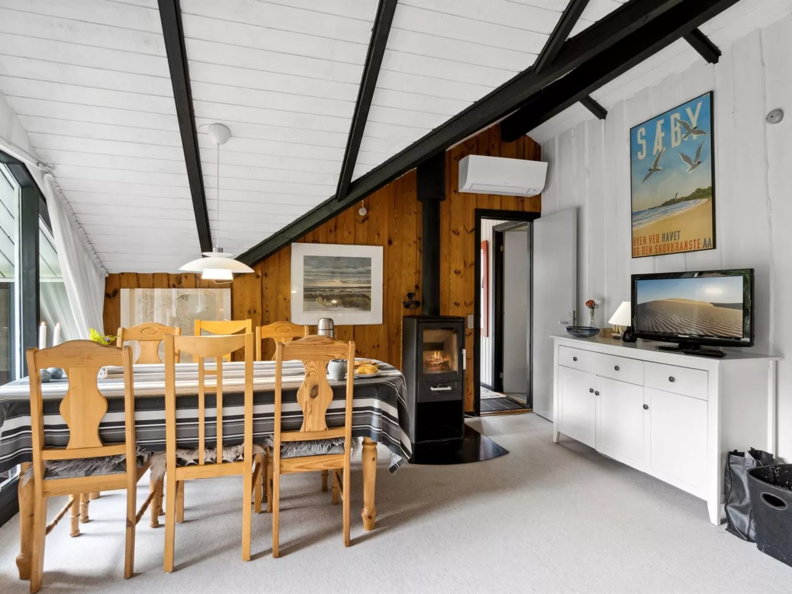 "Tjure" - 900m from the sea-Inside