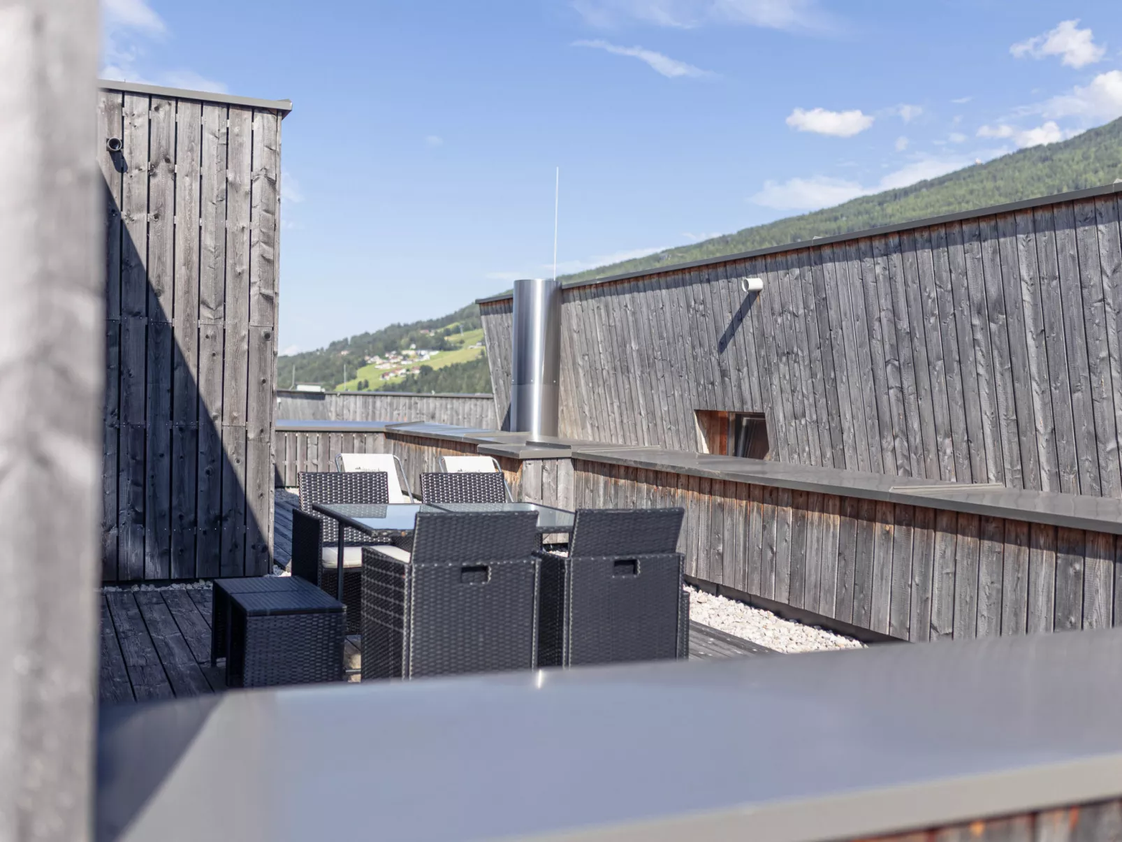 Mit 2 Schlafzimmern,Dachterrasse&Sauna-Draußen