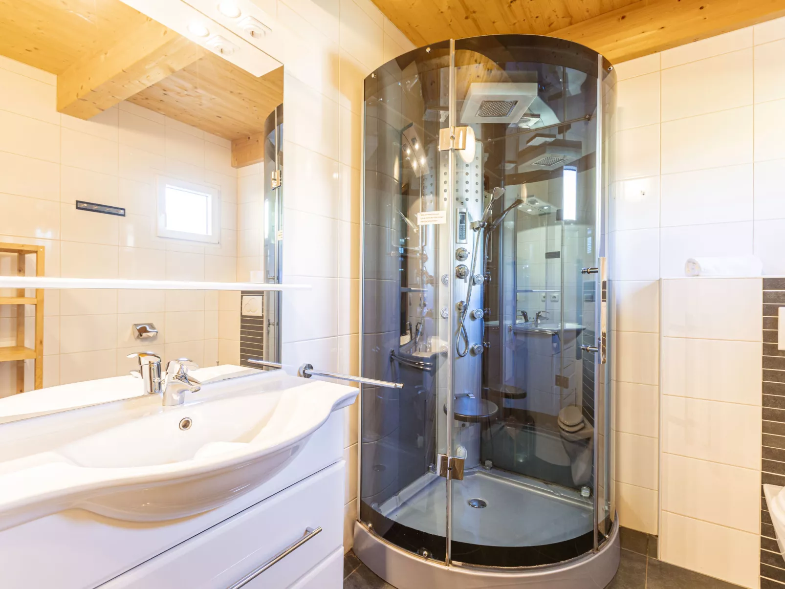 Premium #18 mit Sauna&Sprudelbad-Dedans