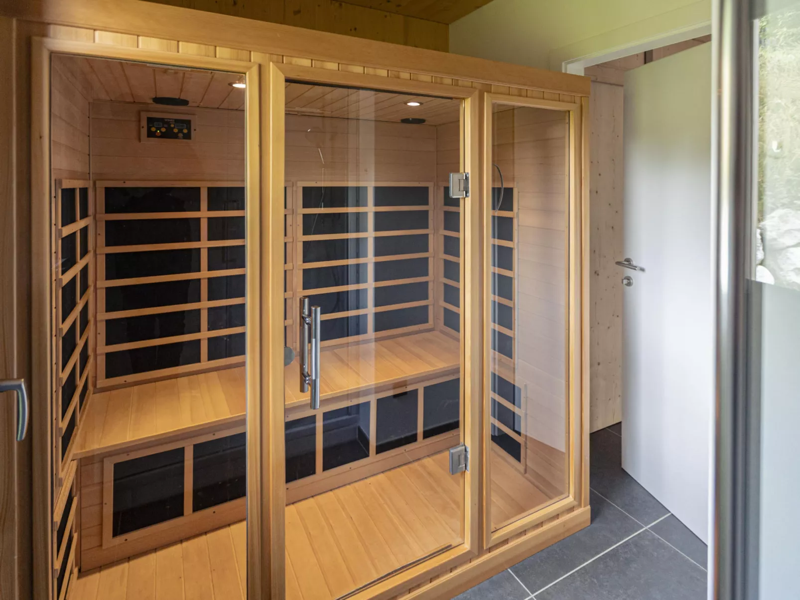 Superior #68 mit IR-Sauna-Inside