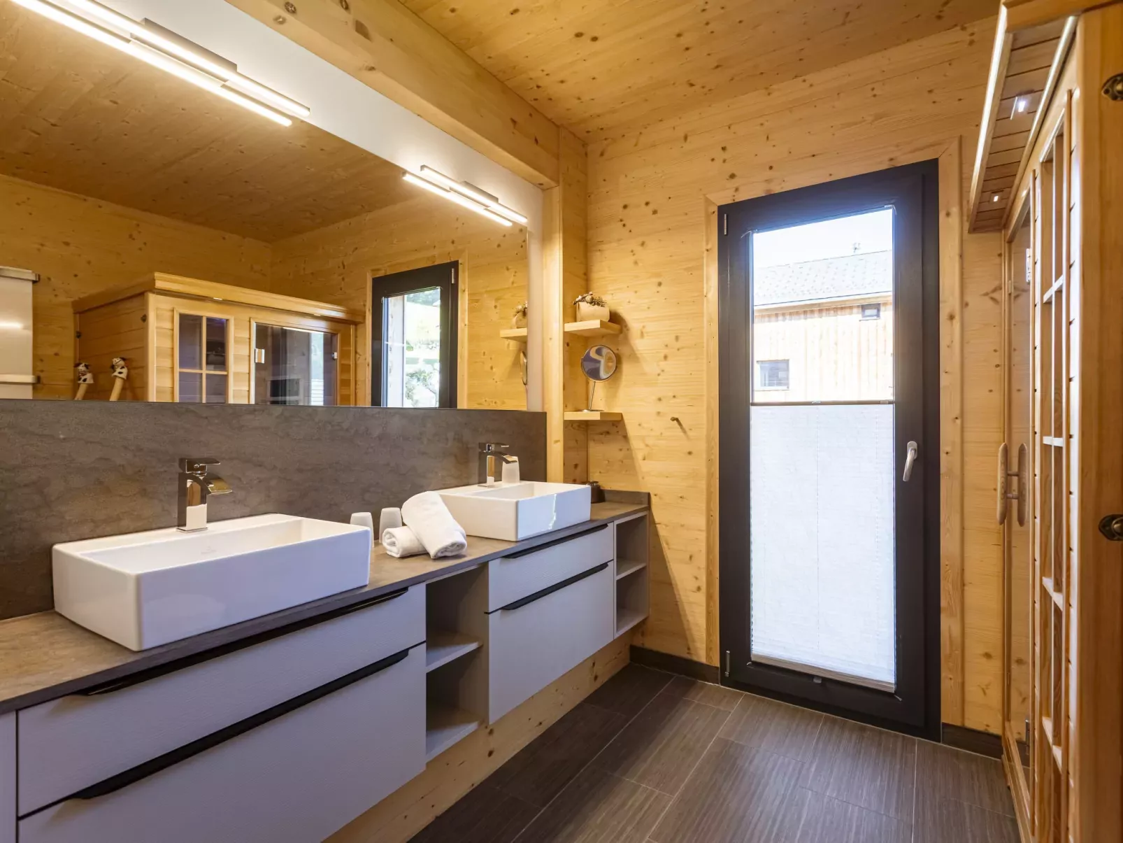 Superior #55 mit IR-Sauna-Inside