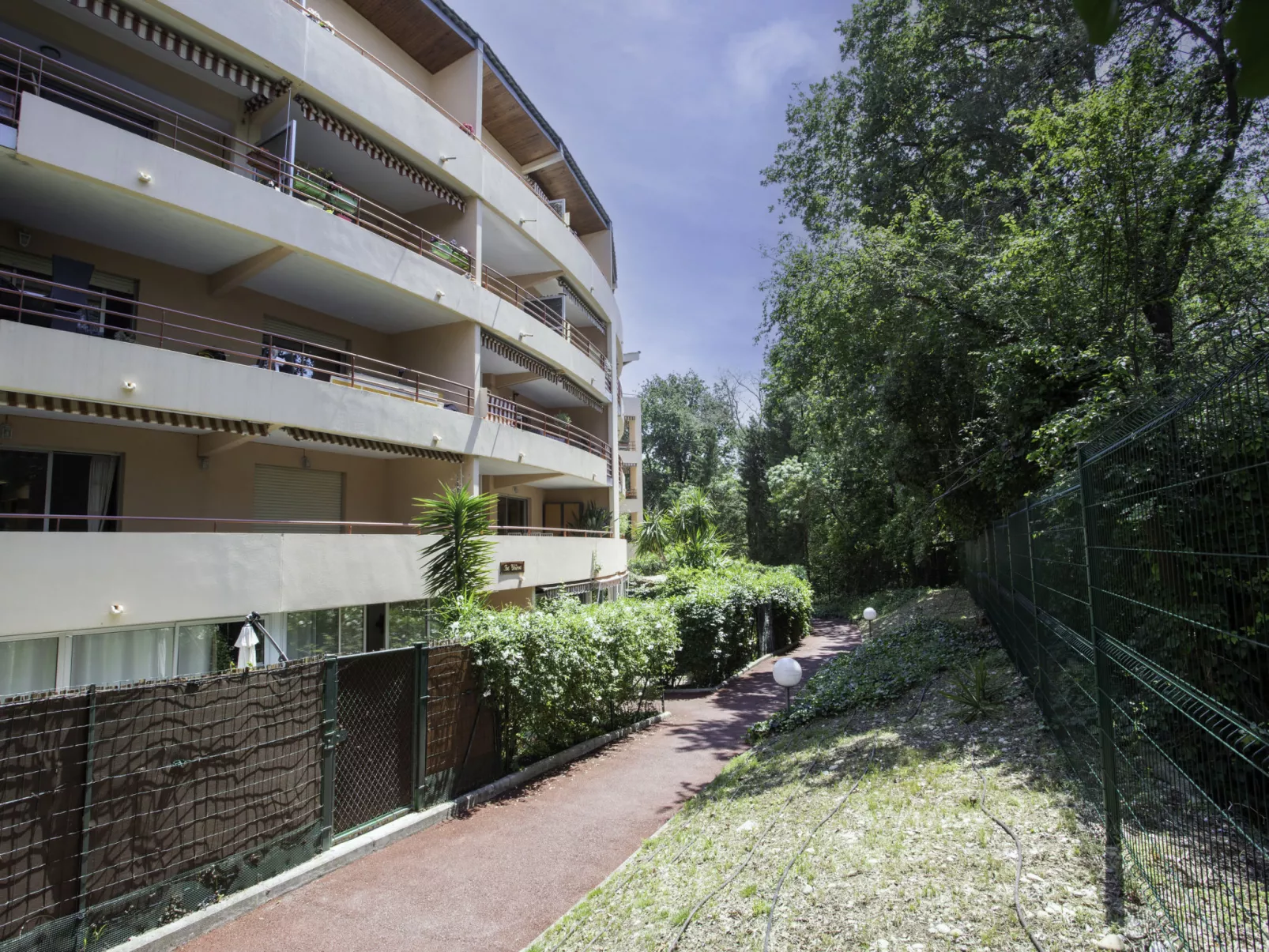 Parc Vaugrenier-Outside