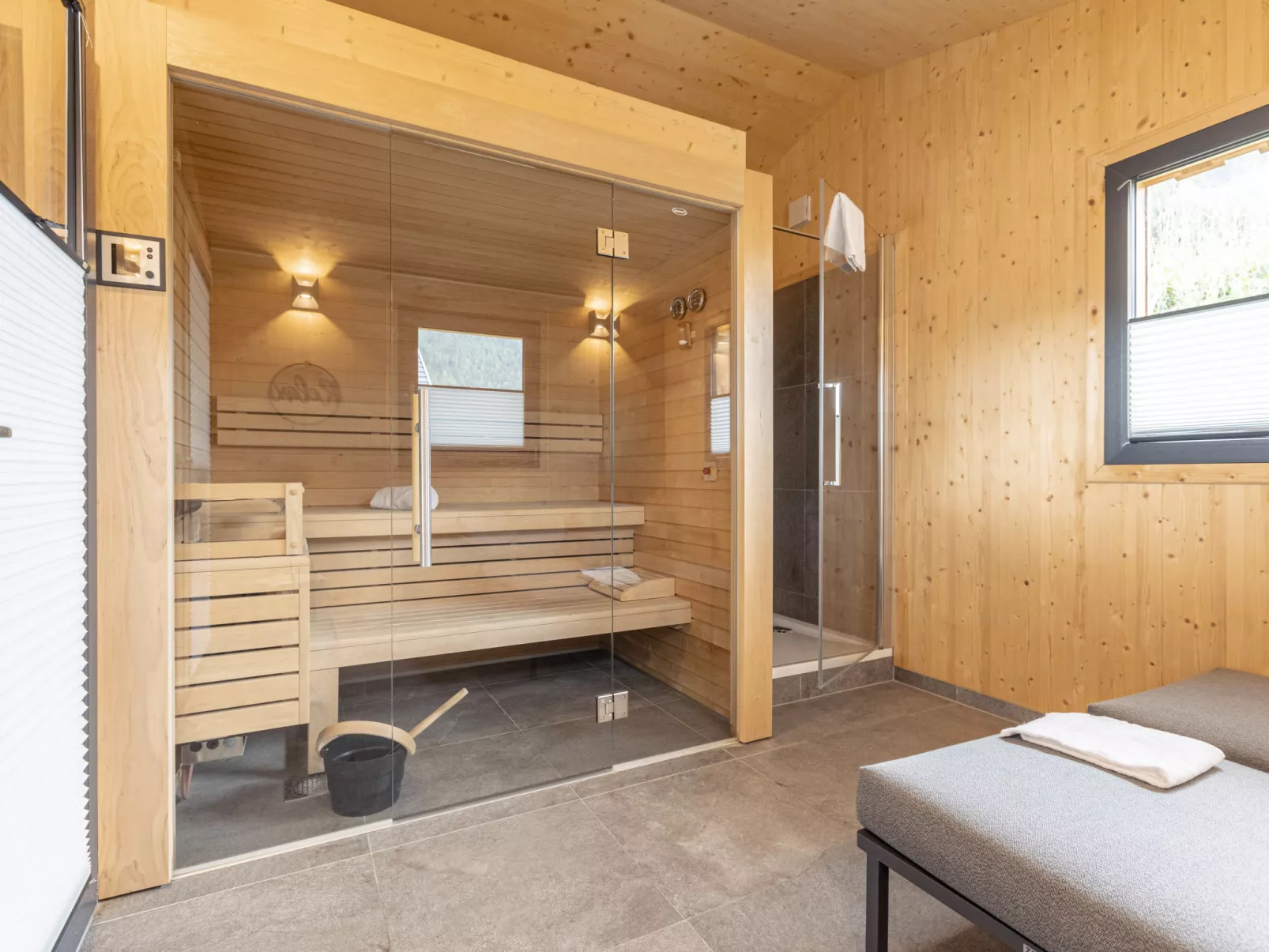 Premium #62 mit Sauna&Sprudelbad-Drinnen