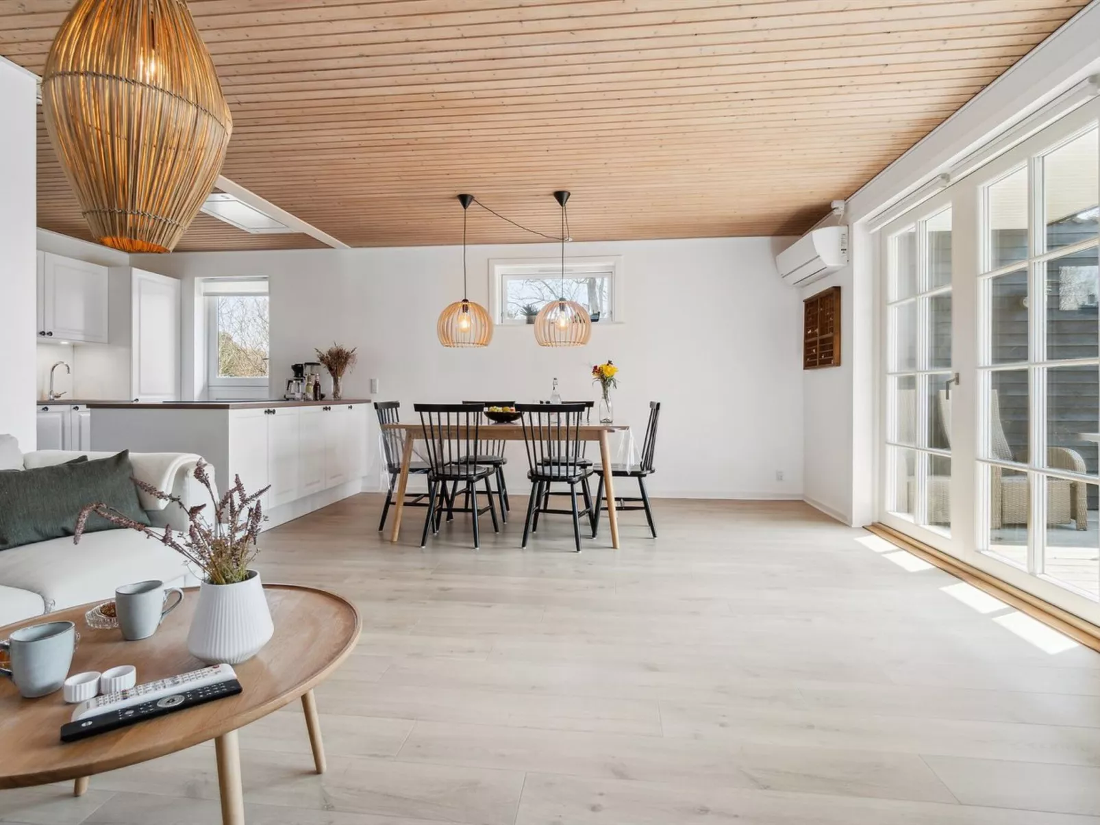 "Peadda" - 150m from the sea-Inside