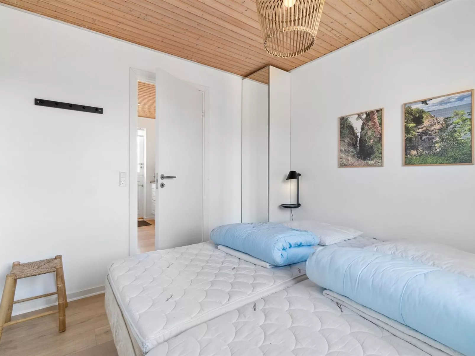 "Peadda" - 150m from the sea-Inside