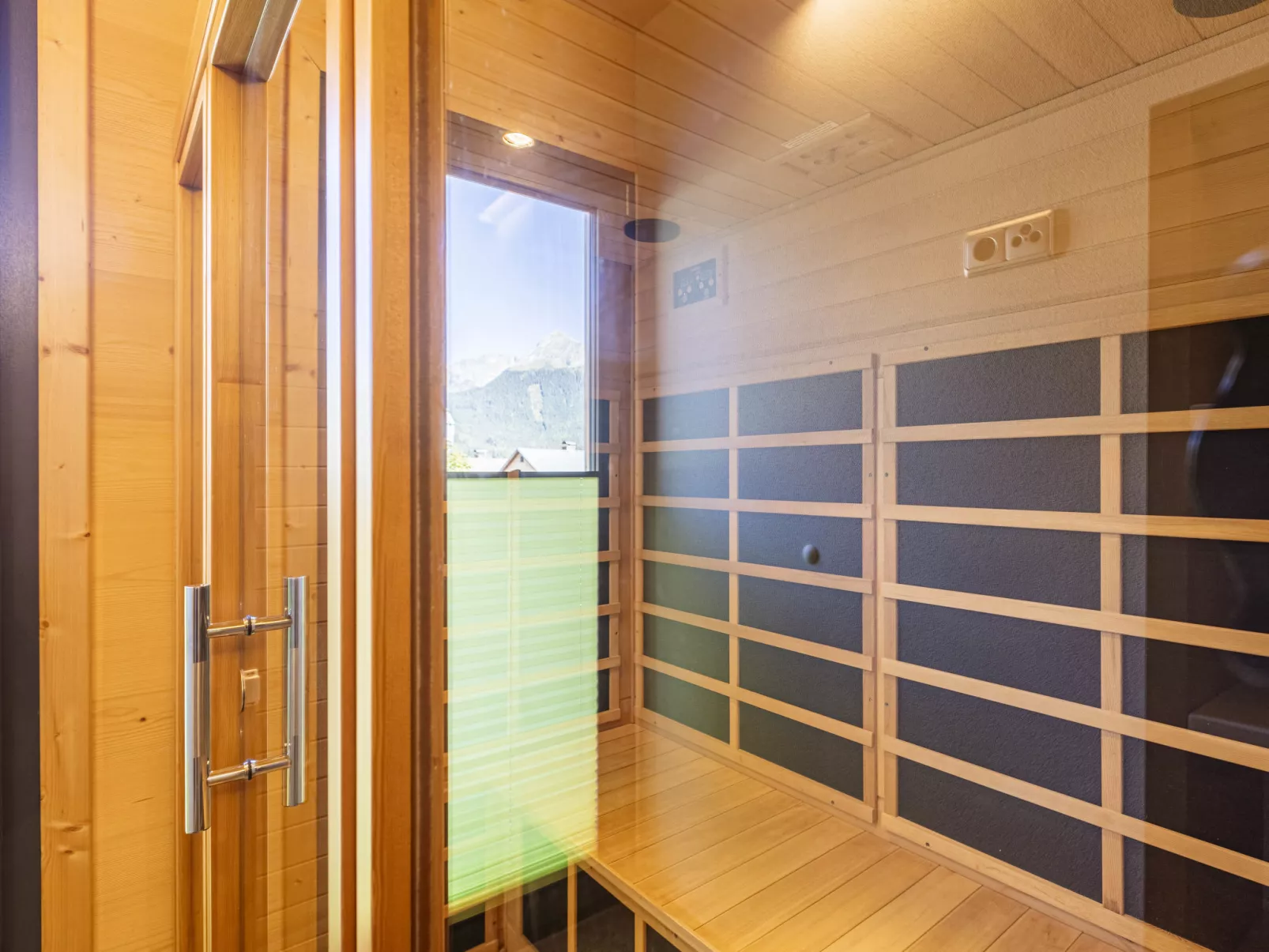 Premium #7 mit IR-Sauna&Sprudelbad-Inside