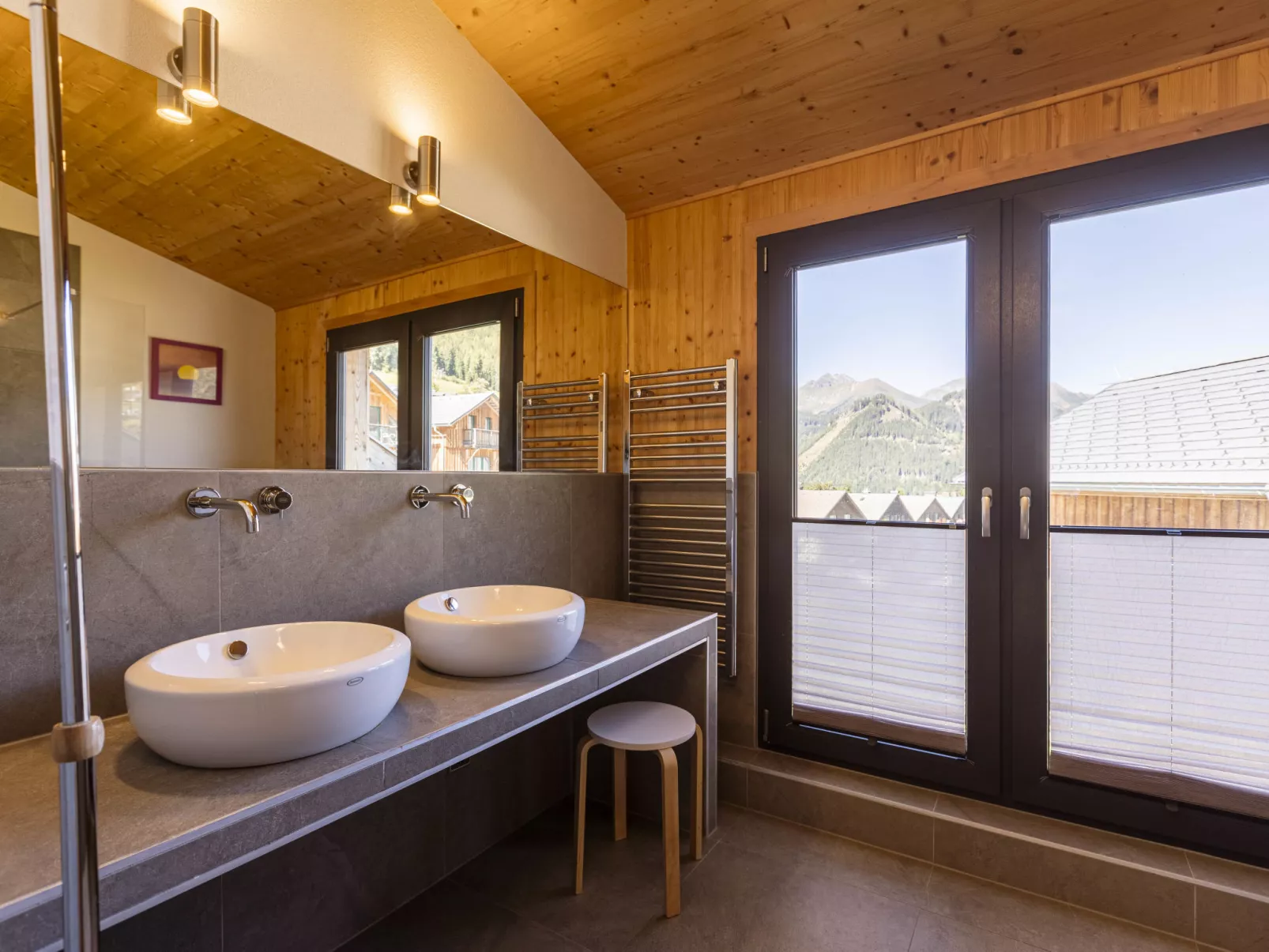 Premium #7 mit IR-Sauna&Sprudelbad-Inside