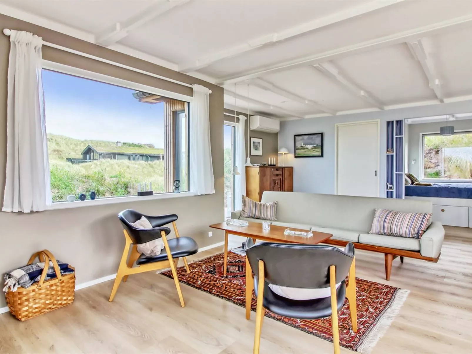 "Hoat" - 300m from the sea-Inside