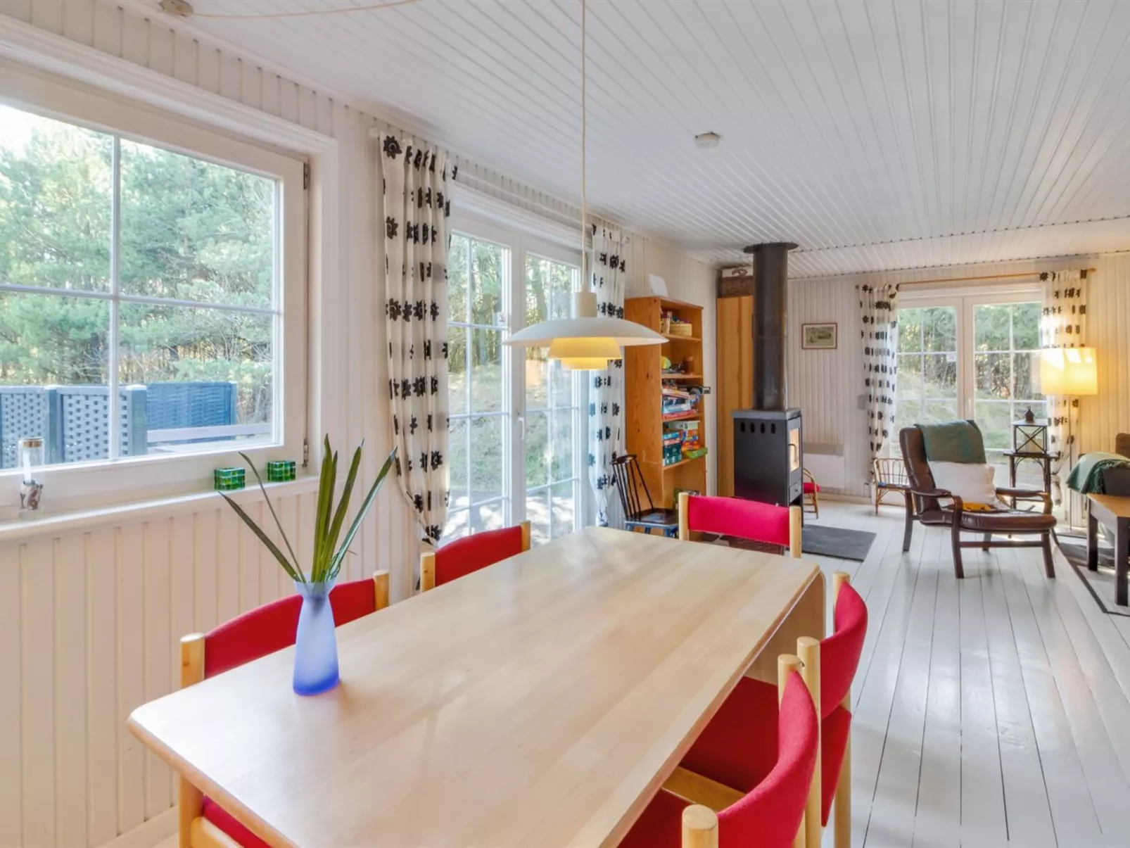 "Eimi" - 1.5km from the sea-Inside