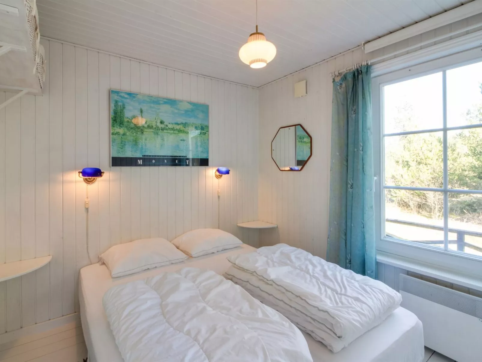 "Eimi" - 1.5km from the sea-Inside
