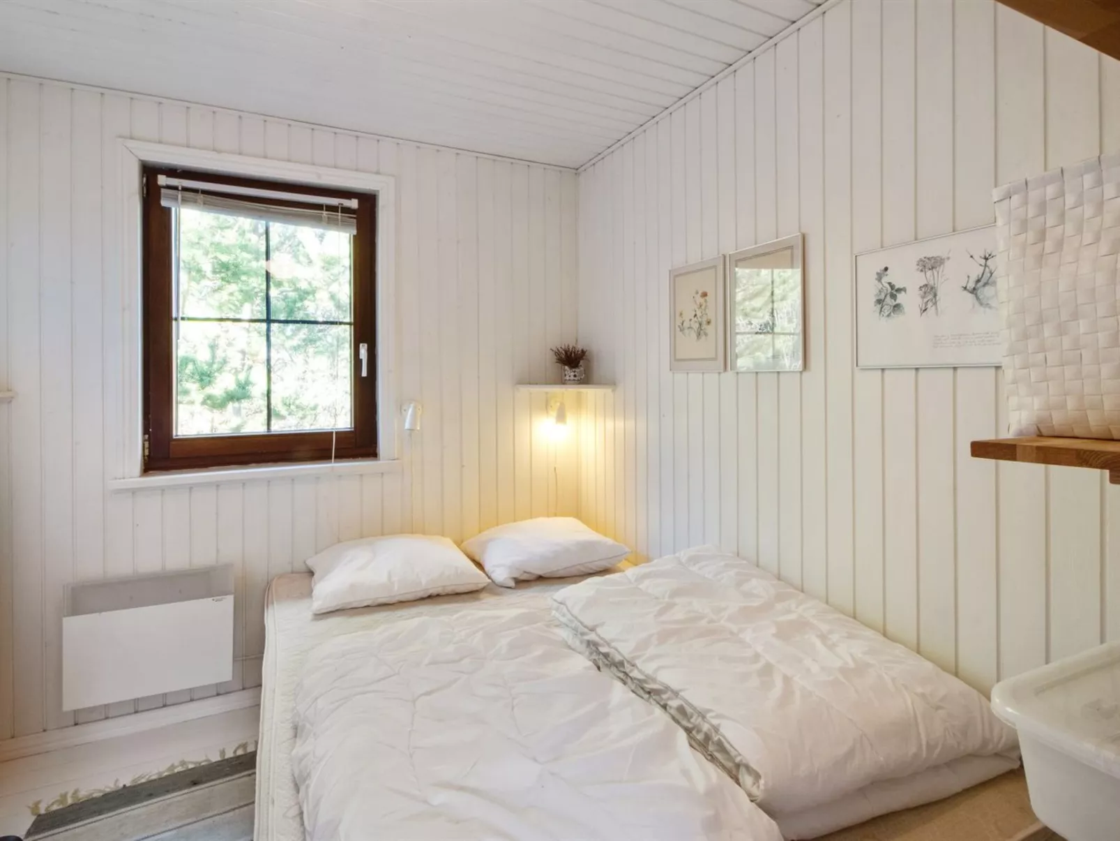"Eimi" - 1.5km from the sea-Inside