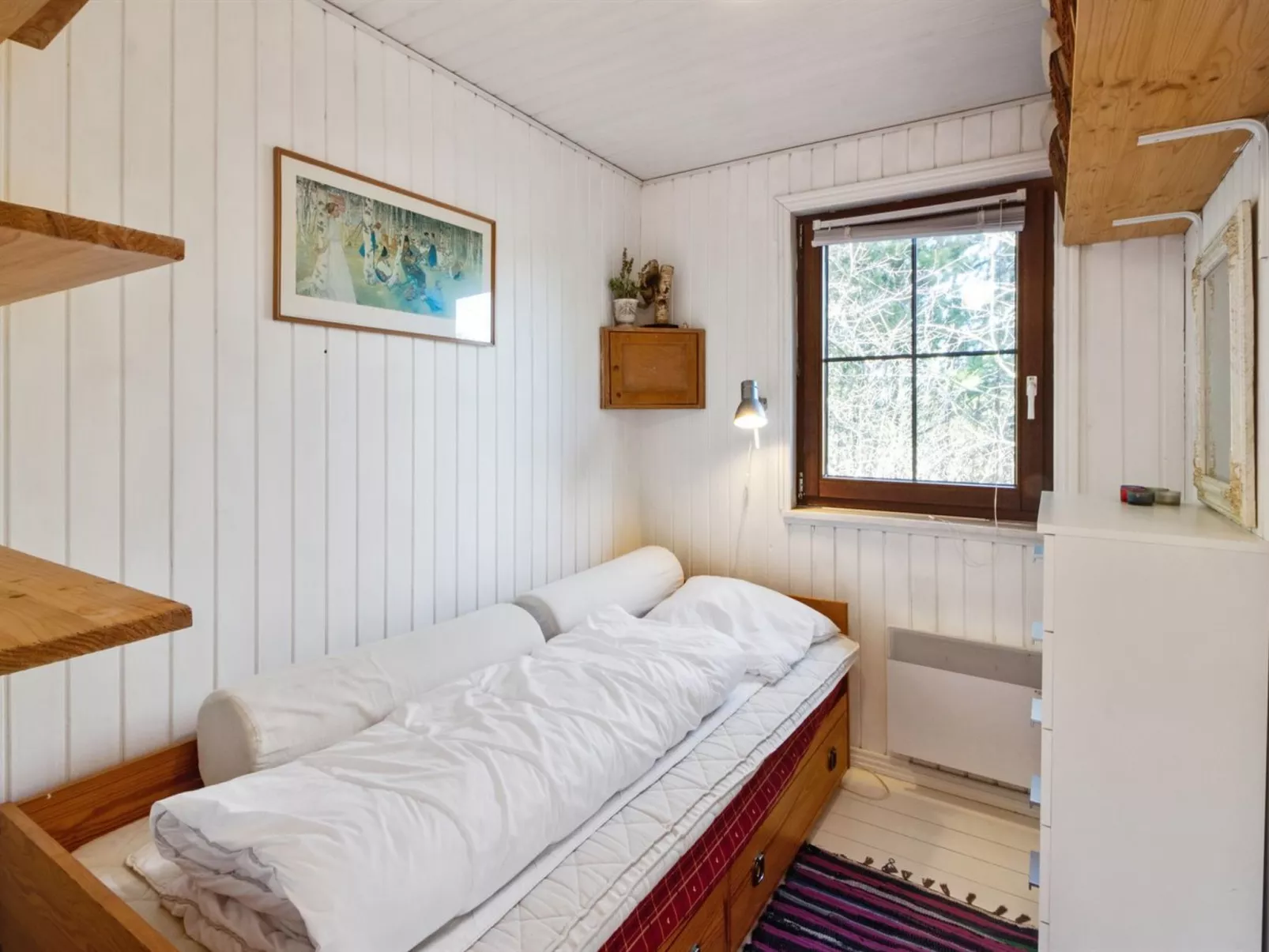 "Eimi" - 1.5km from the sea-Inside