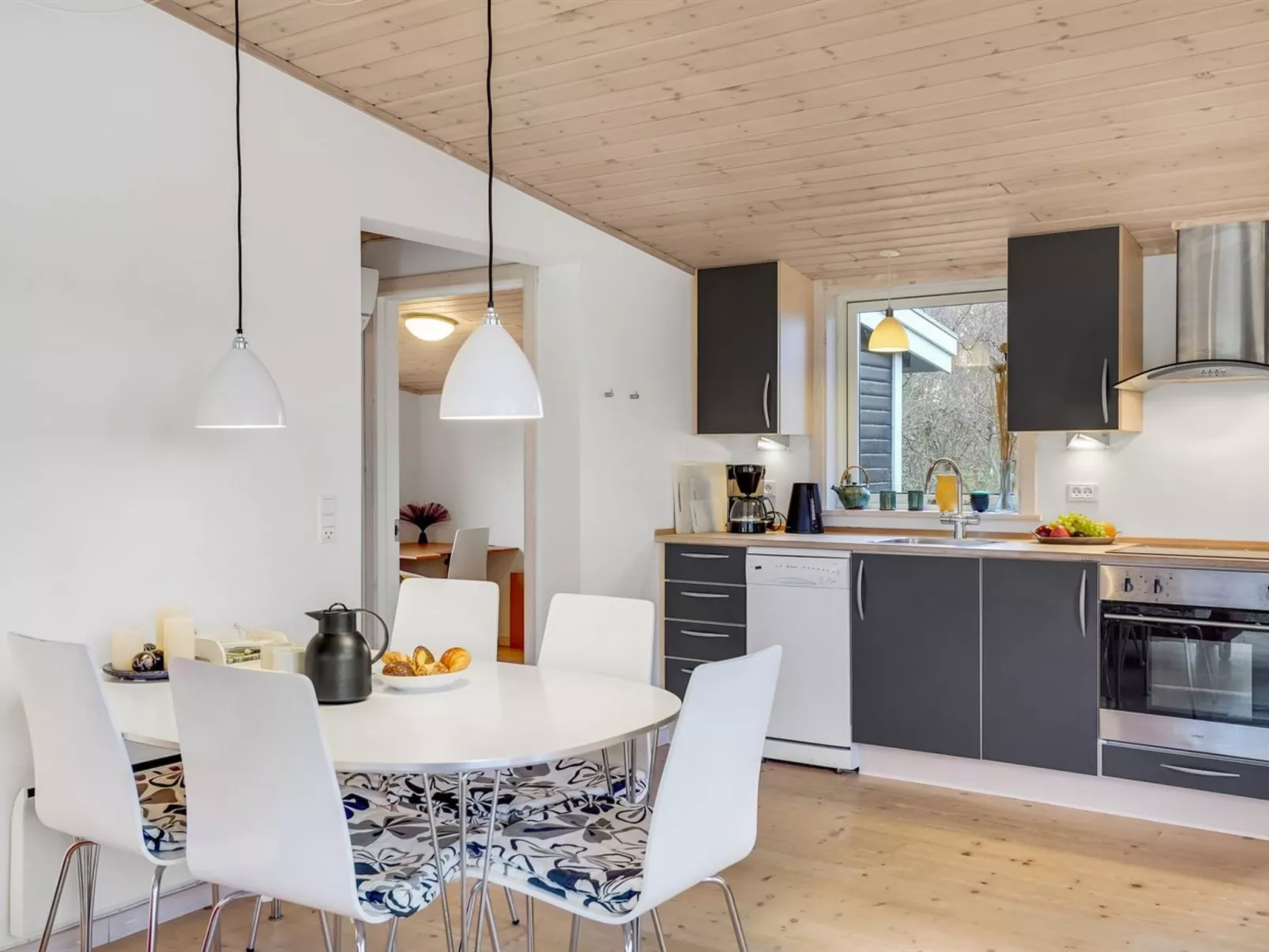 "Bassi" - 650m from the sea-Drinnen
