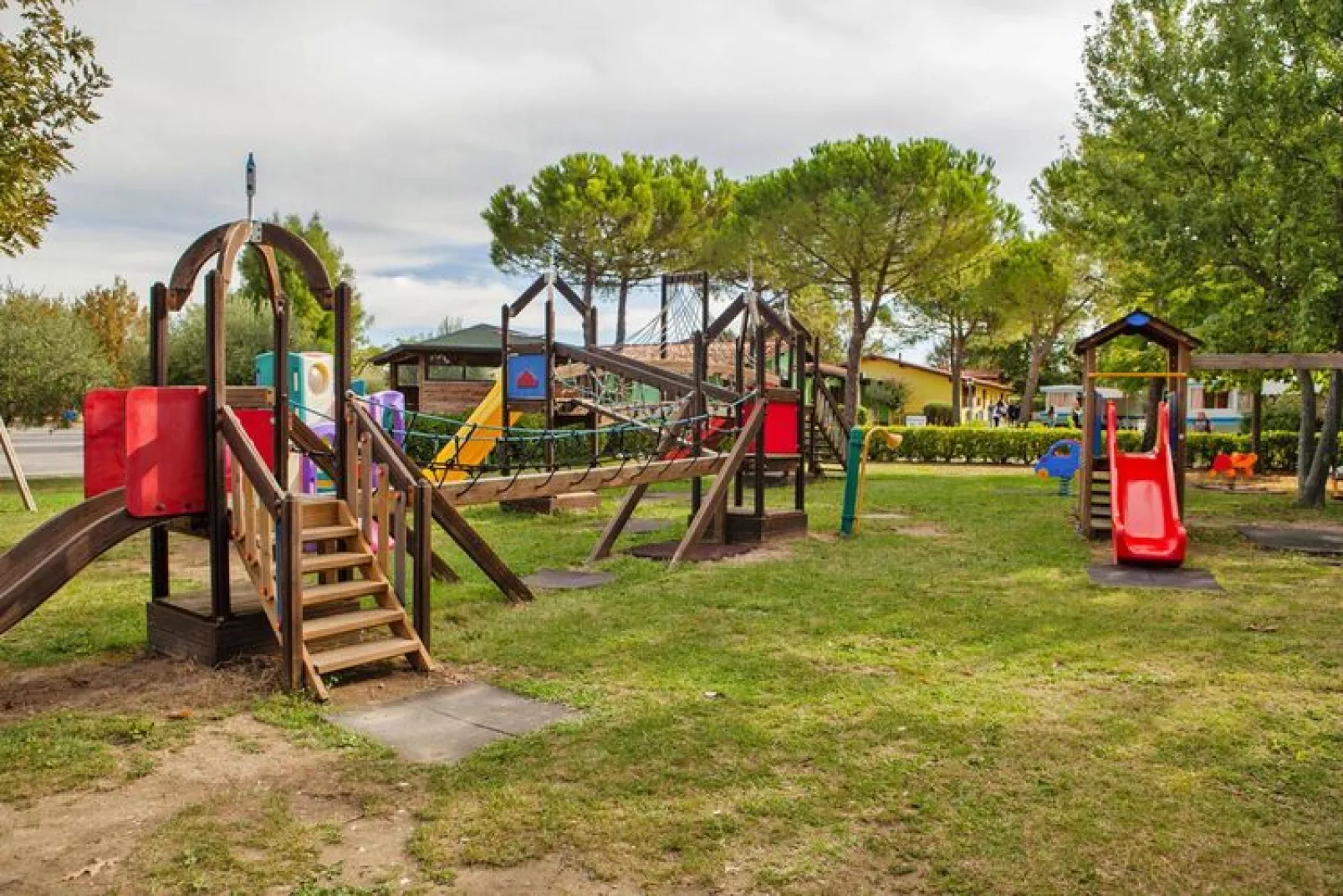 Mobile Homes The Garda Village, Sirmione-Maxi Caravan-Gardens summer