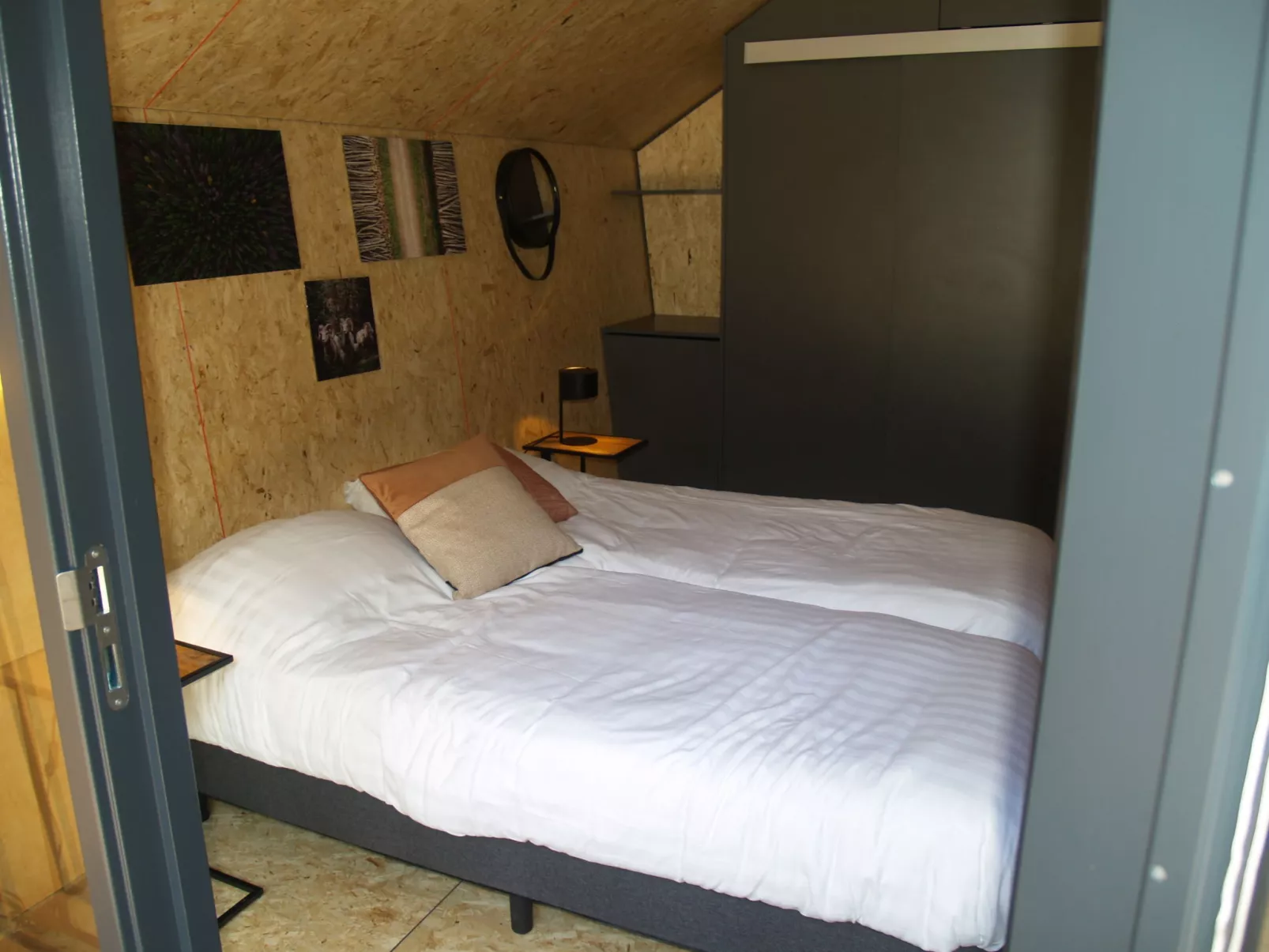 Solo Retreat 2-Inside