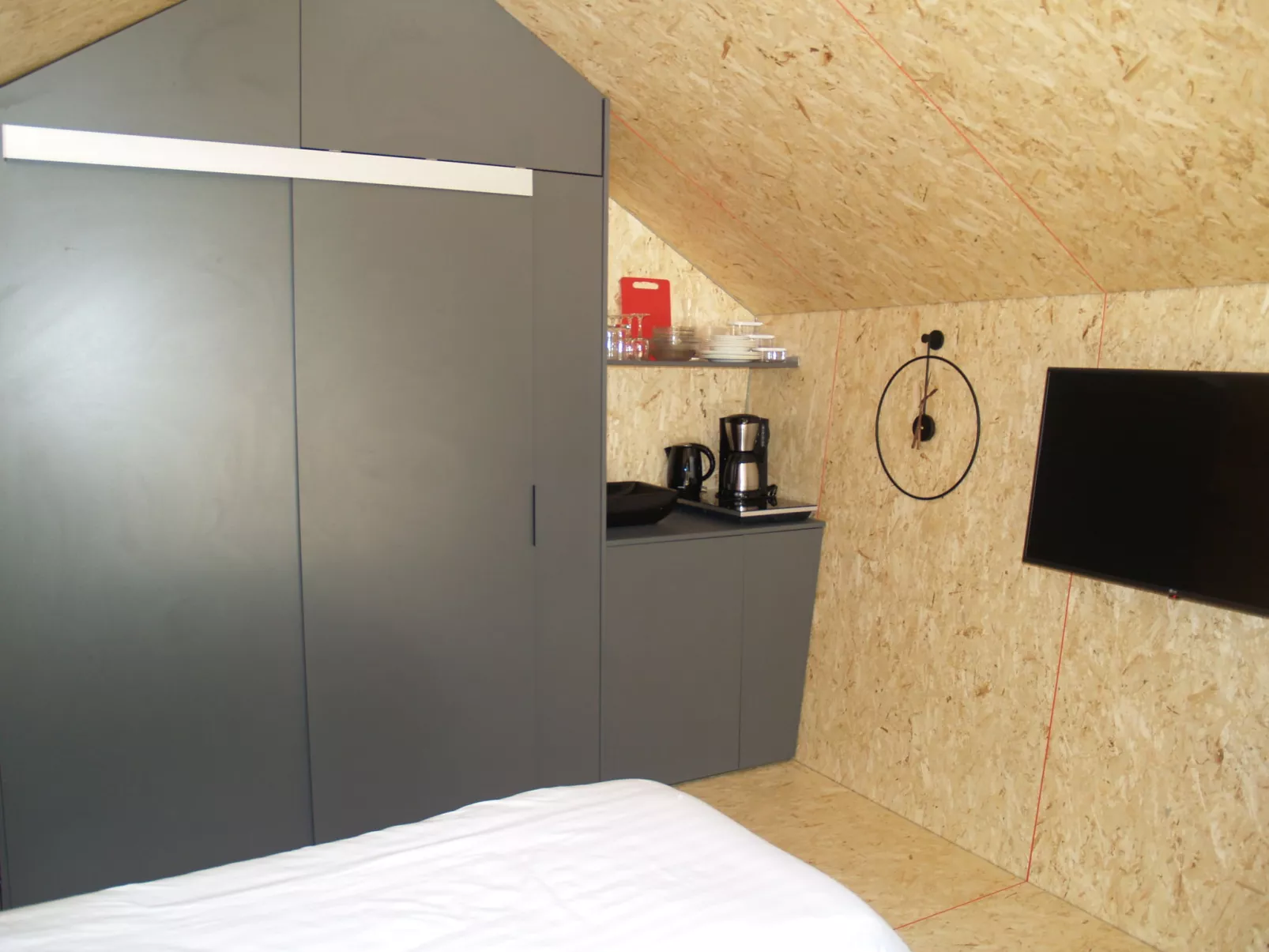 Solo Retreat 2-Inside
