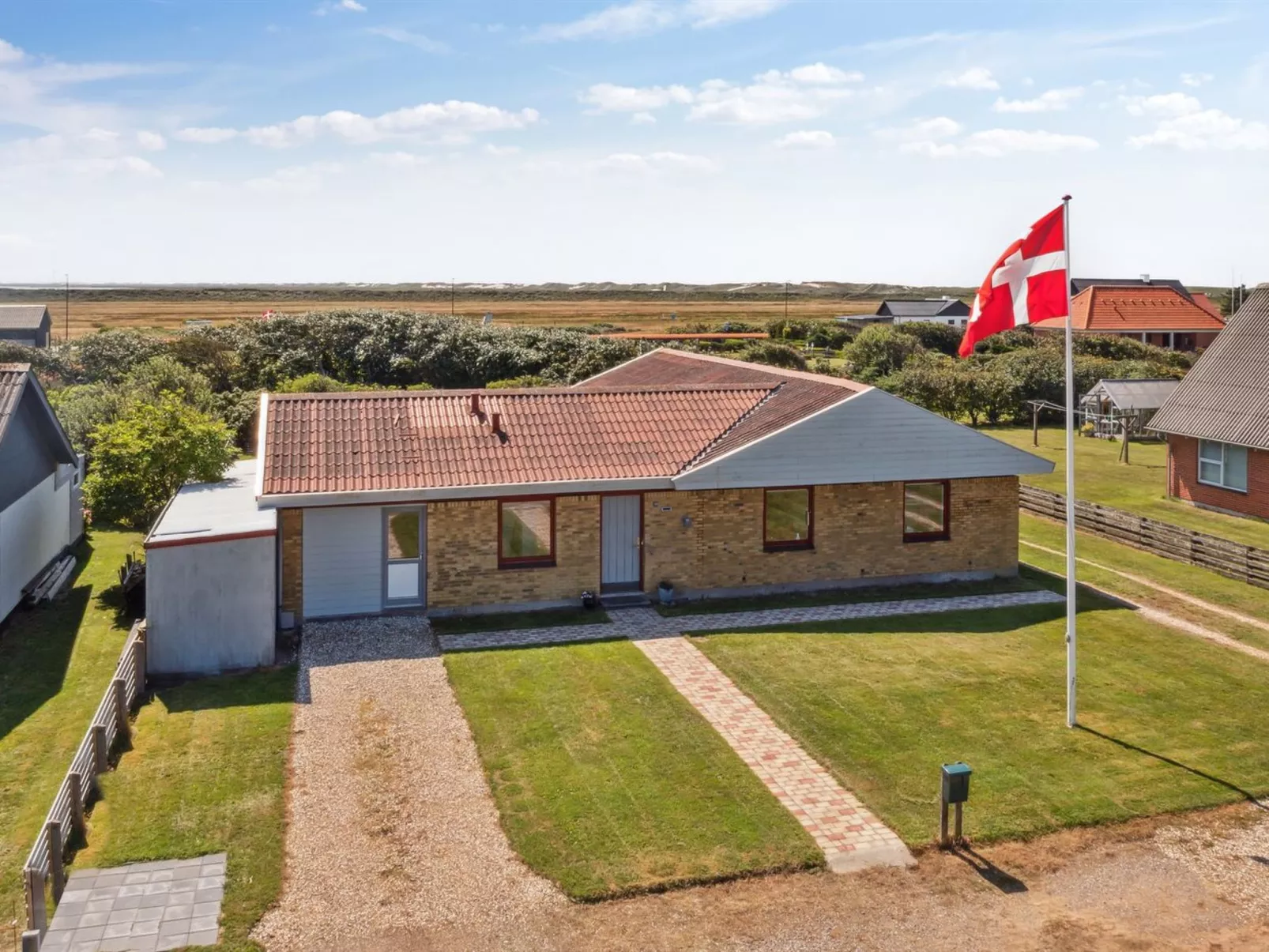 "Ingward" - 750m from the sea