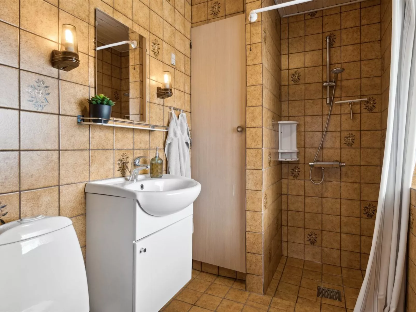 "Ingward" - 750m from the sea-Inside