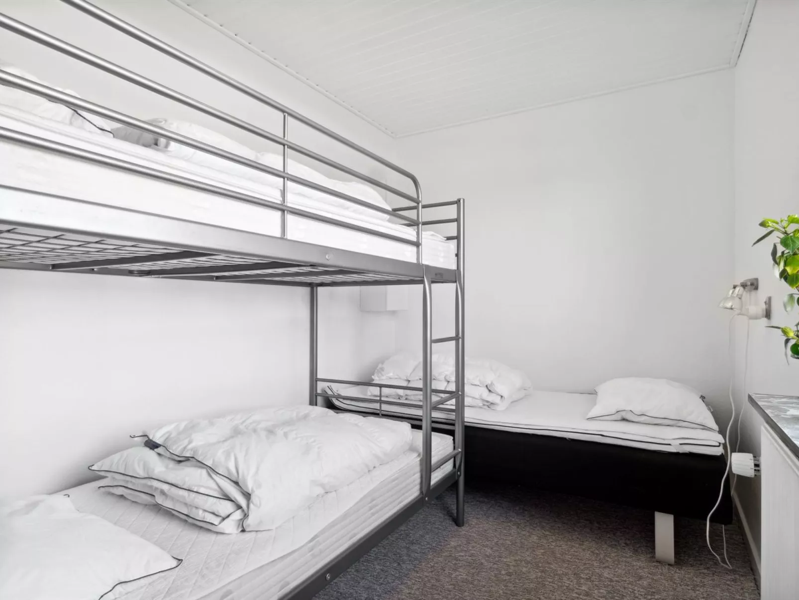 "Ingward" - 750m from the sea-Inside