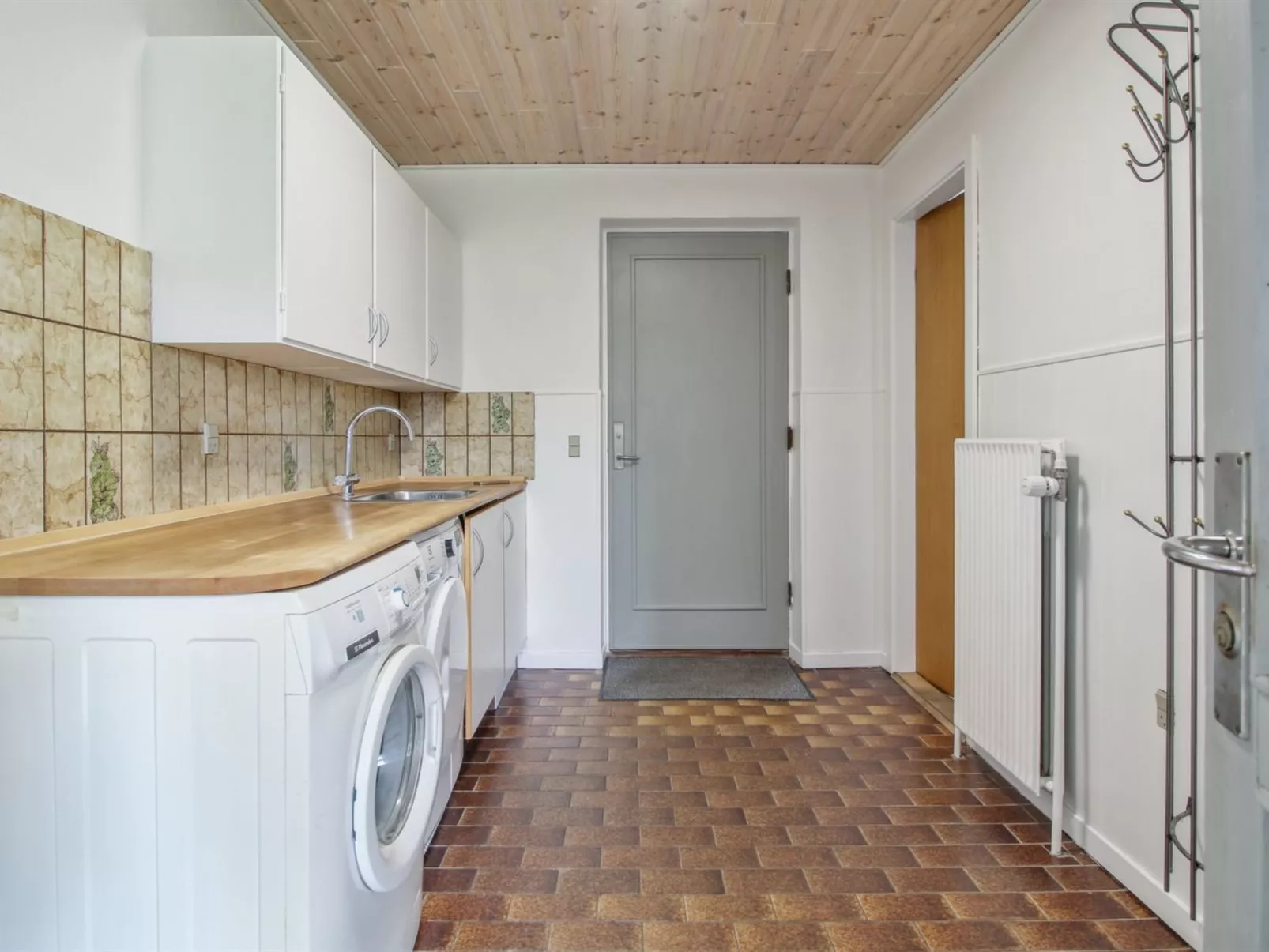 "Ingward" - 750m from the sea-Inside