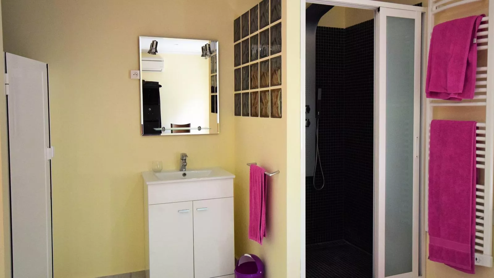 Les Poujols 6 Pers-Badezimmer