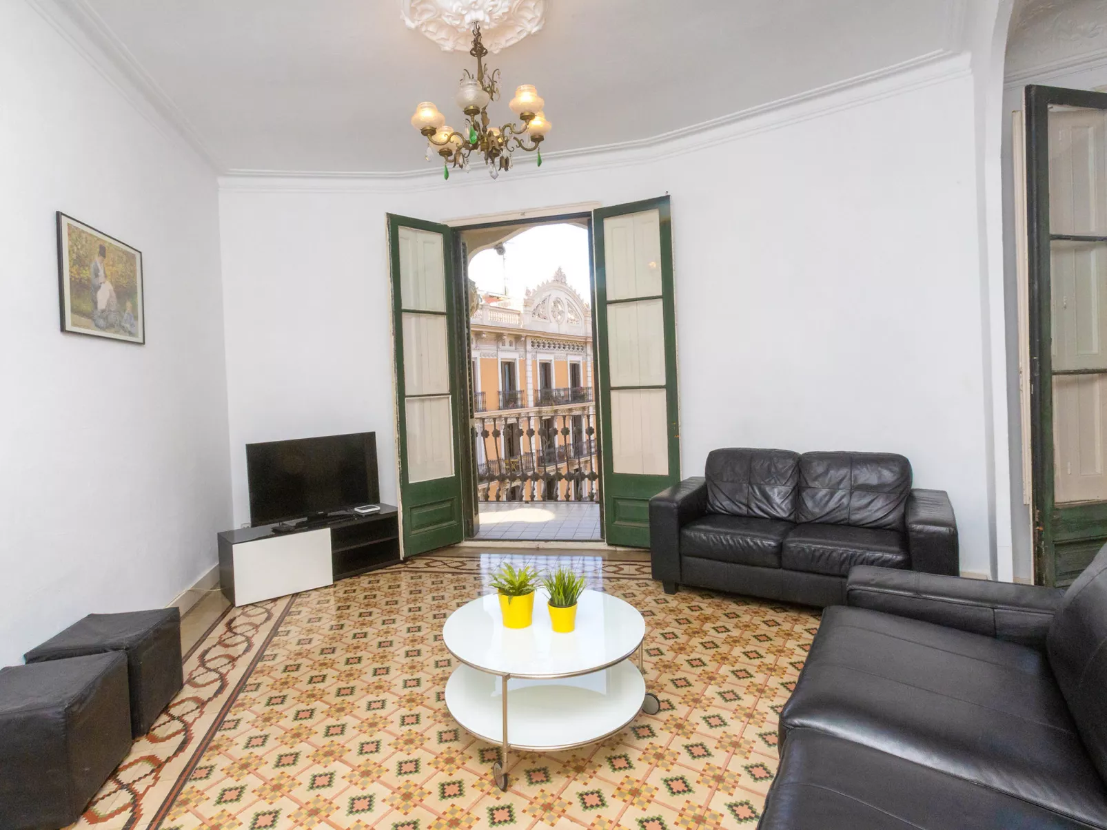 Eix.Dret:Roger de LLuria/Valencia-Inside