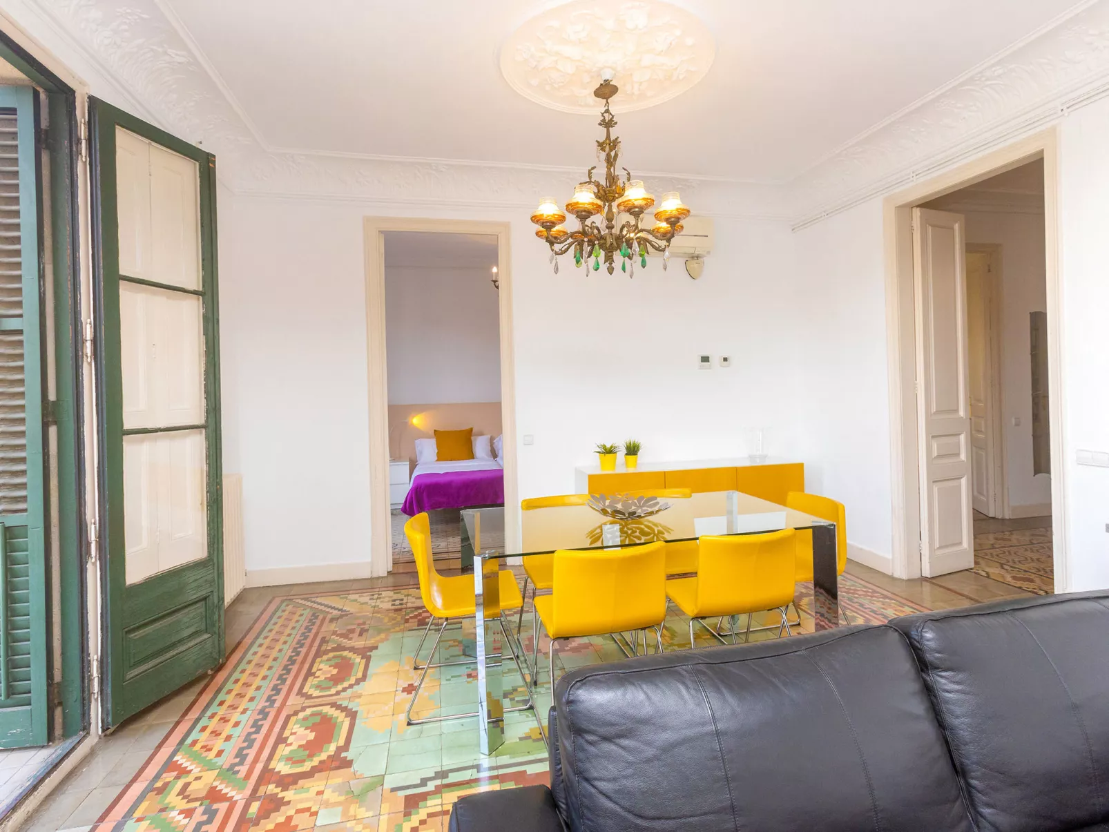 Eix.Dret:Roger de LLuria/Valencia-Inside